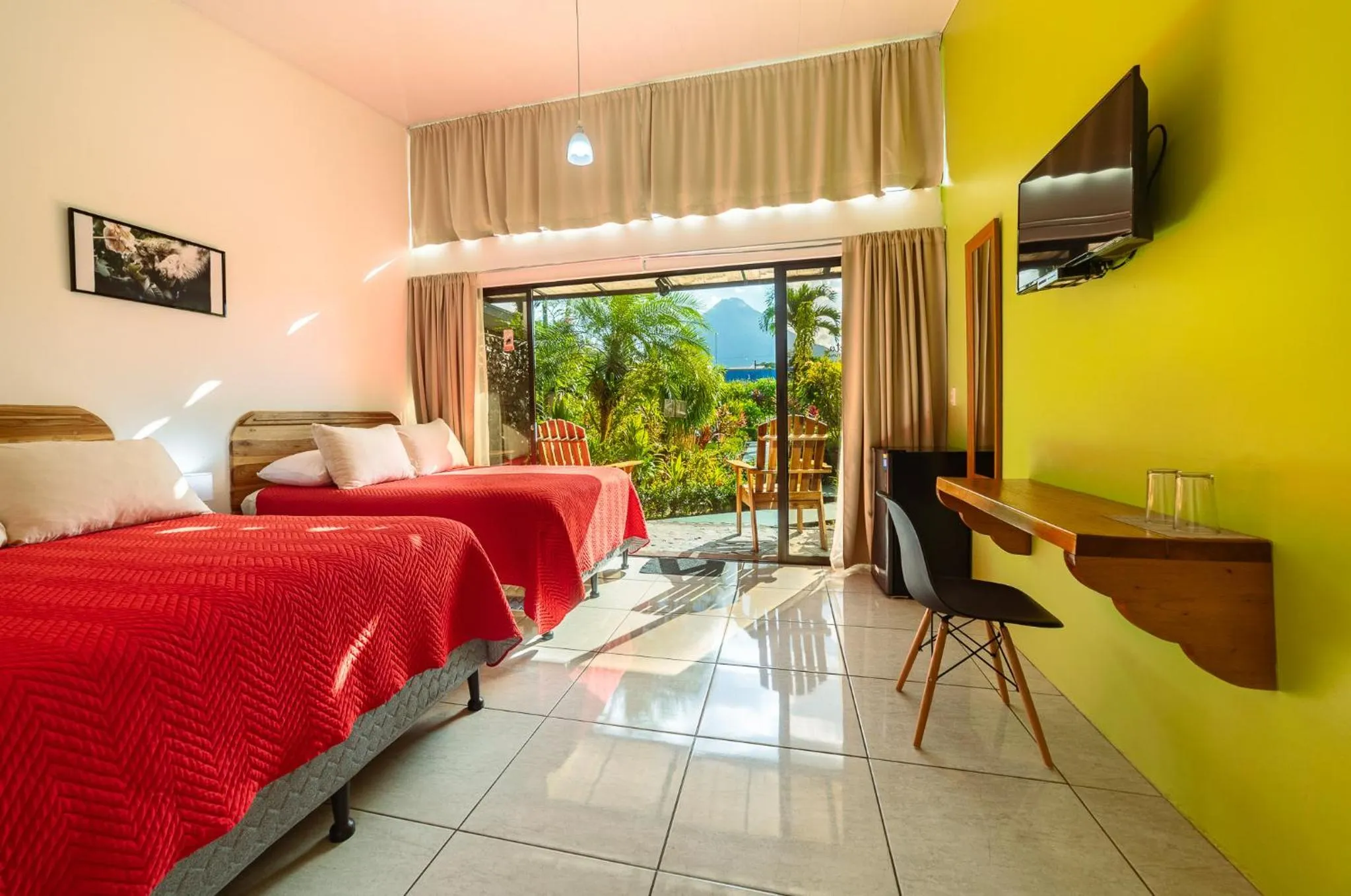 Balcony/Terrace, Bed in Hotel Secreto La Fortuna