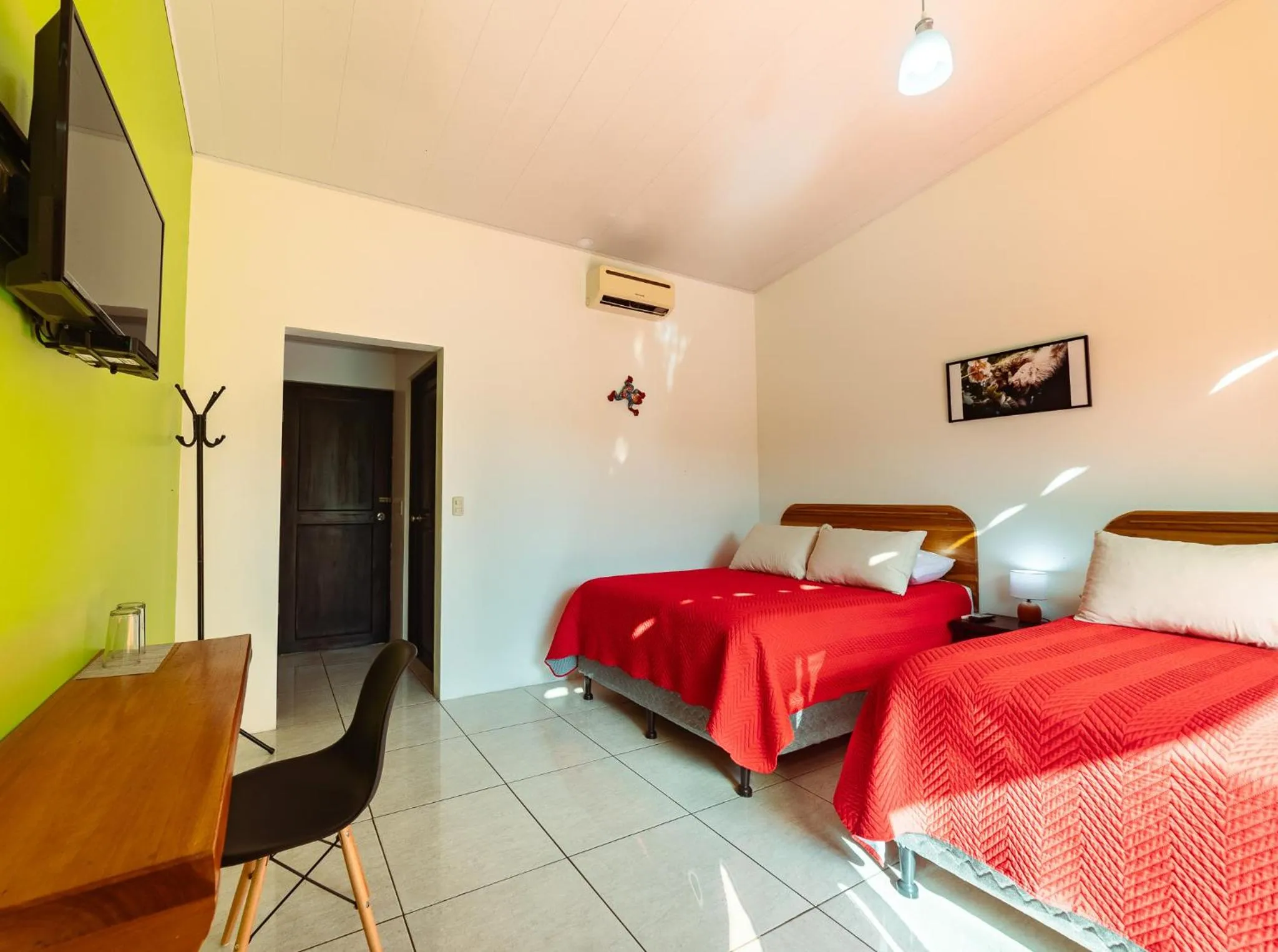 Photo of the whole room, Bed in Hotel Secreto La Fortuna