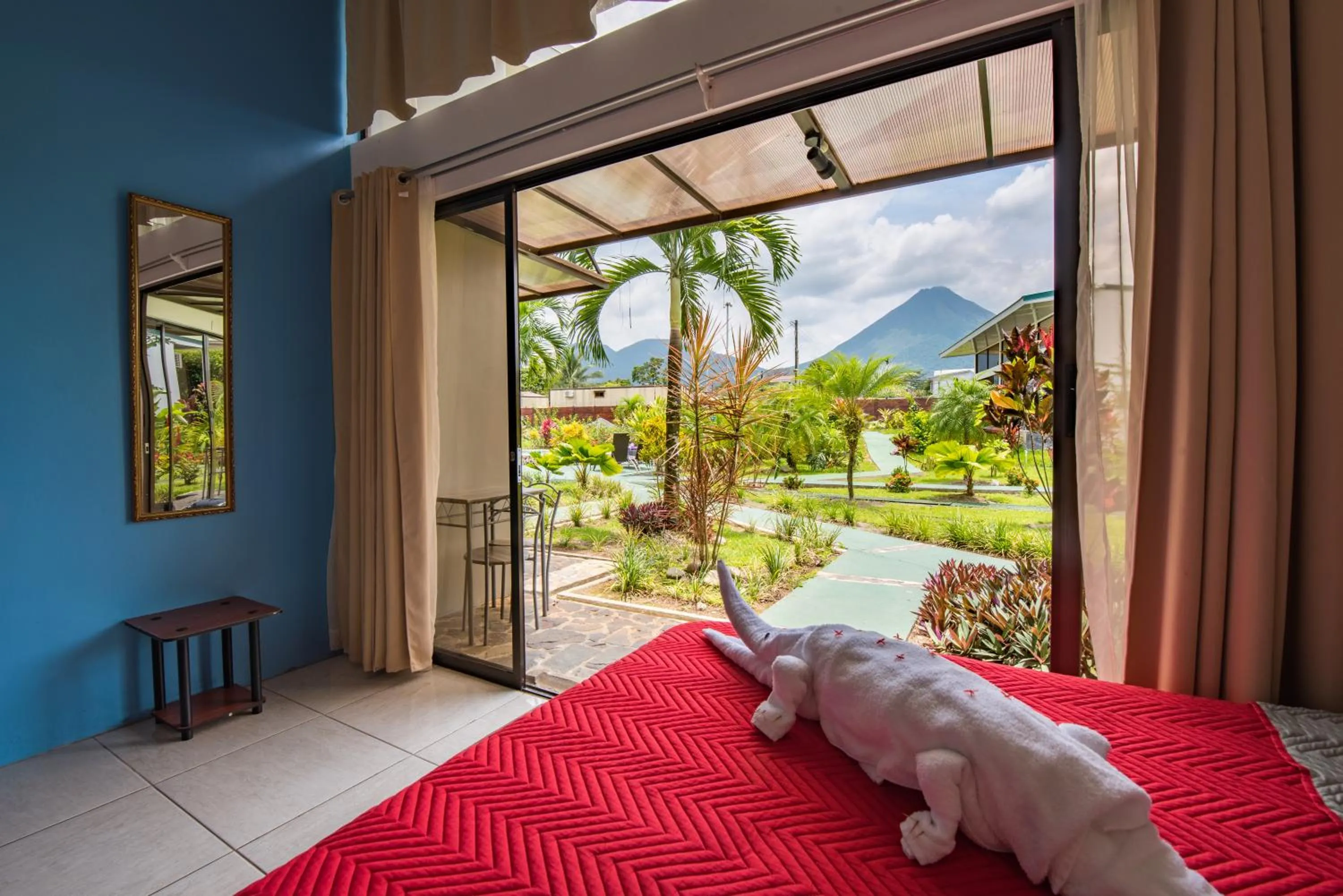 Garden view, Bed in Hotel Secreto La Fortuna