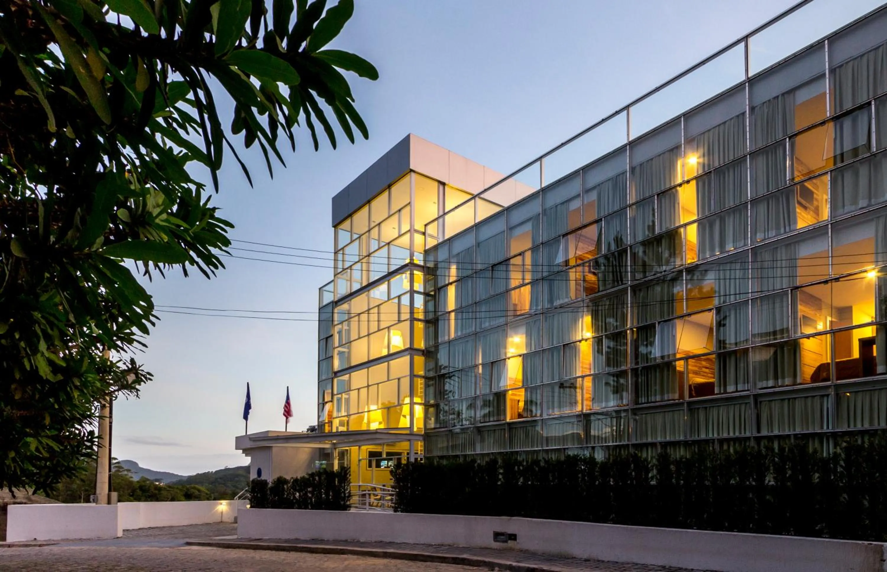 Property building in Hotel Petropolis Inn