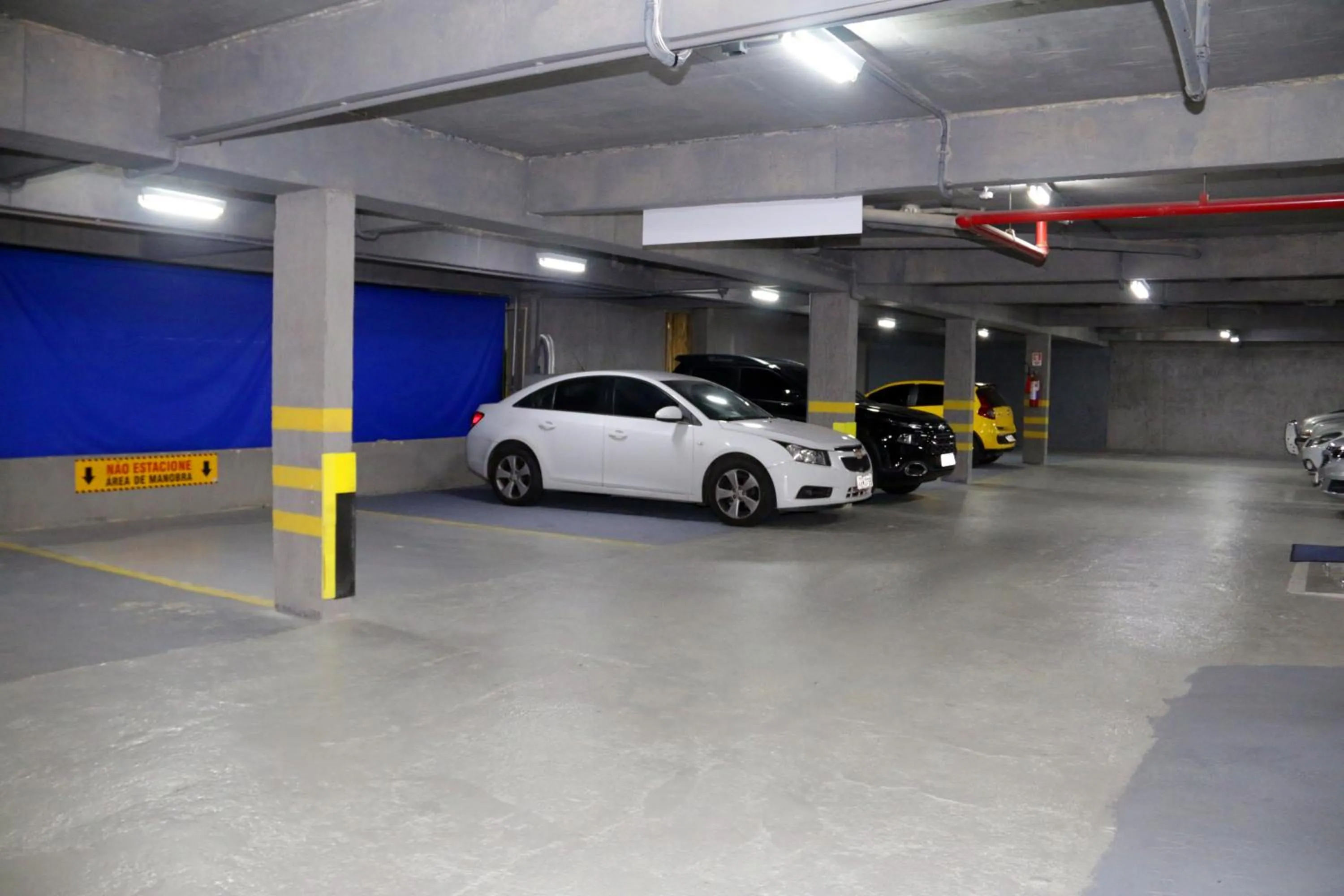 Property building in Hotel Petropolis Inn