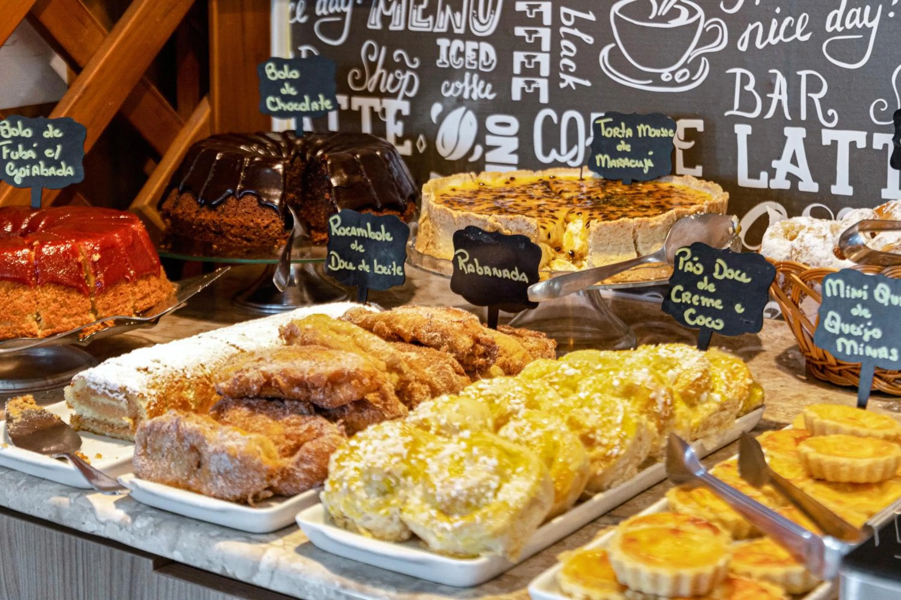 Breakfast in Hotel Petropolis Inn
