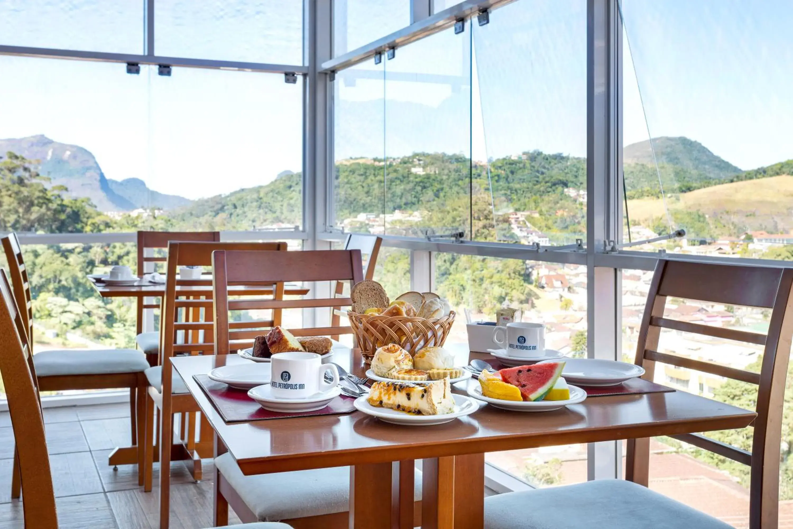 Breakfast in Hotel Petropolis Inn Breakfast in Hotel Petropolis Inn