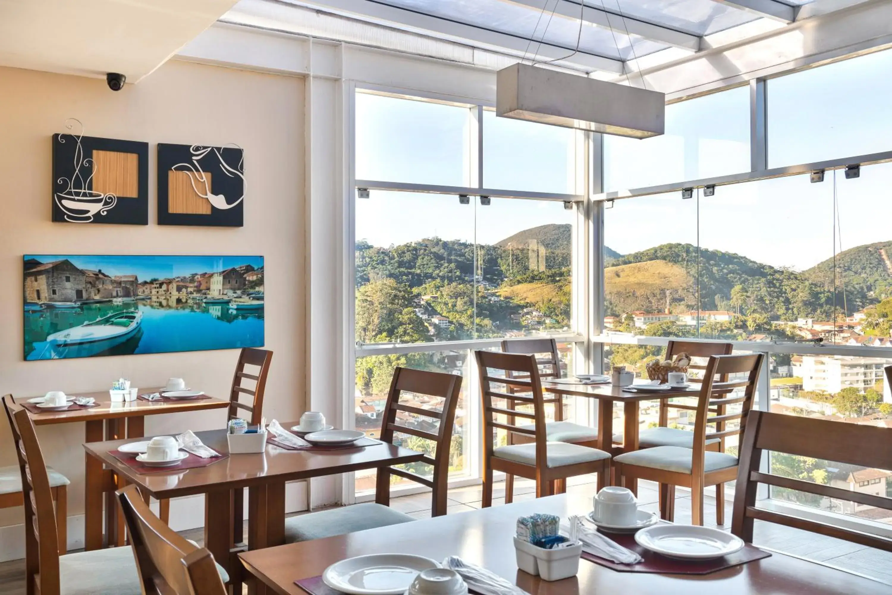Restaurant/places to eat in Hotel Petropolis Inn Restaurant/places to eat in Hotel Petropolis Inn