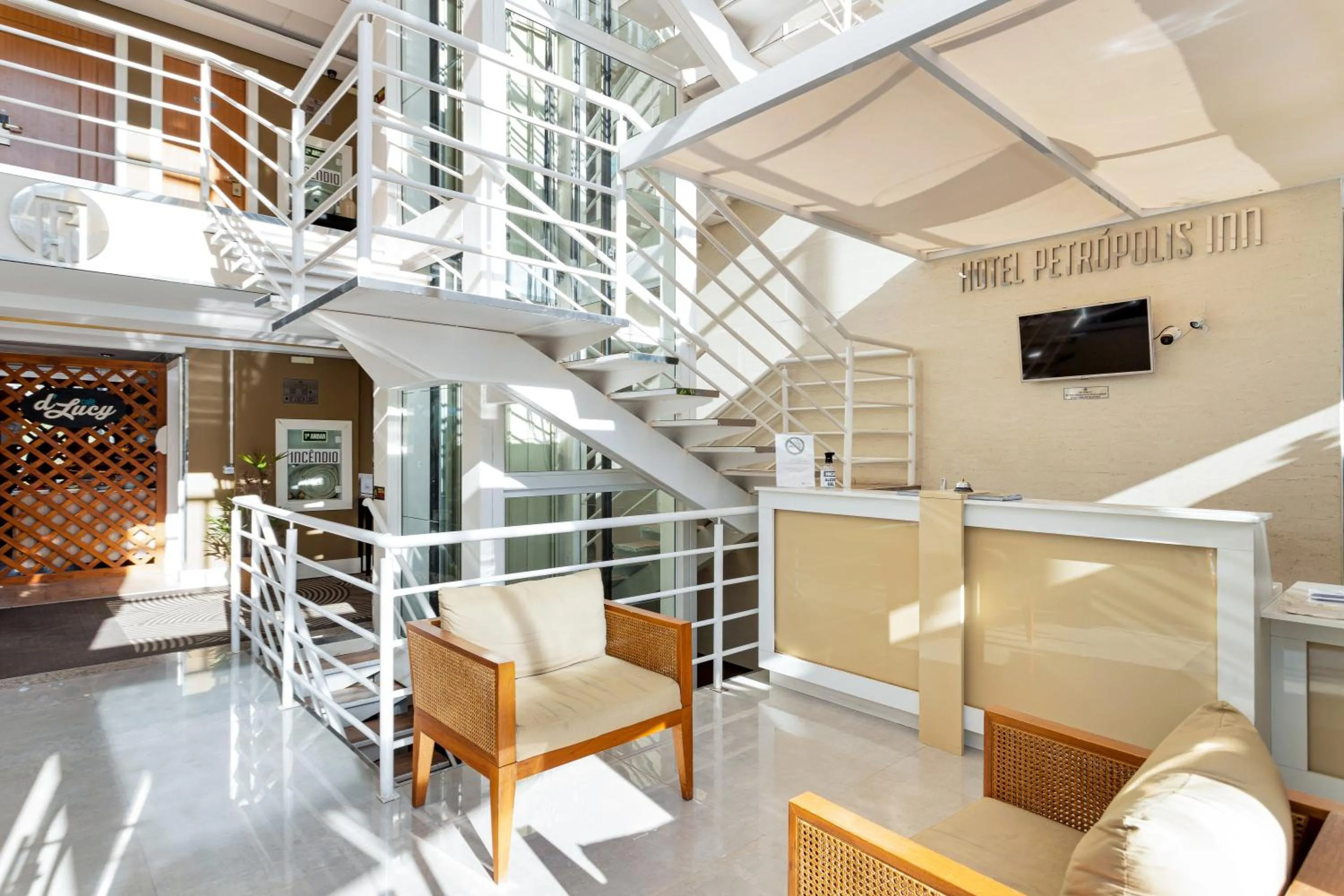 Lobby or reception in Hotel Petropolis Inn