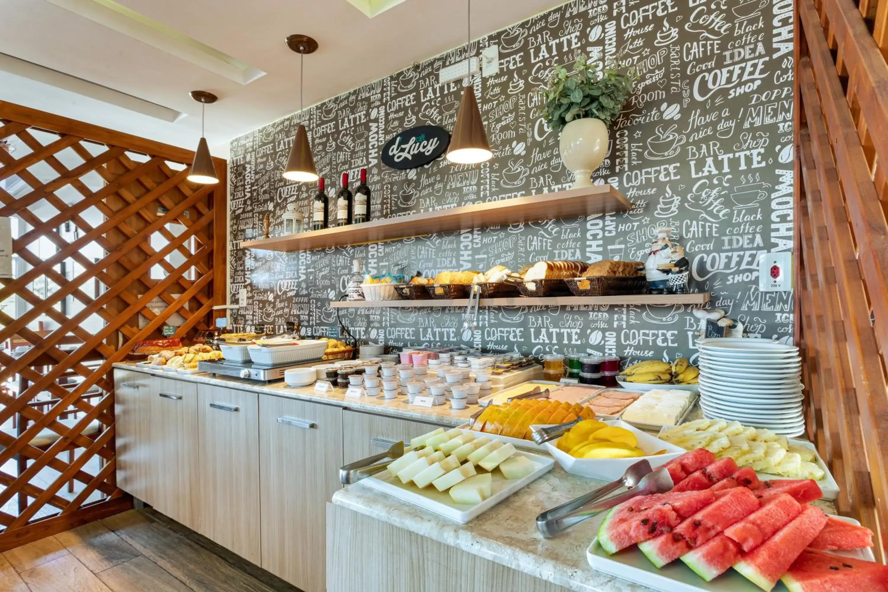 Breakfast in Hotel Petropolis Inn Breakfast in Hotel Petropolis Inn