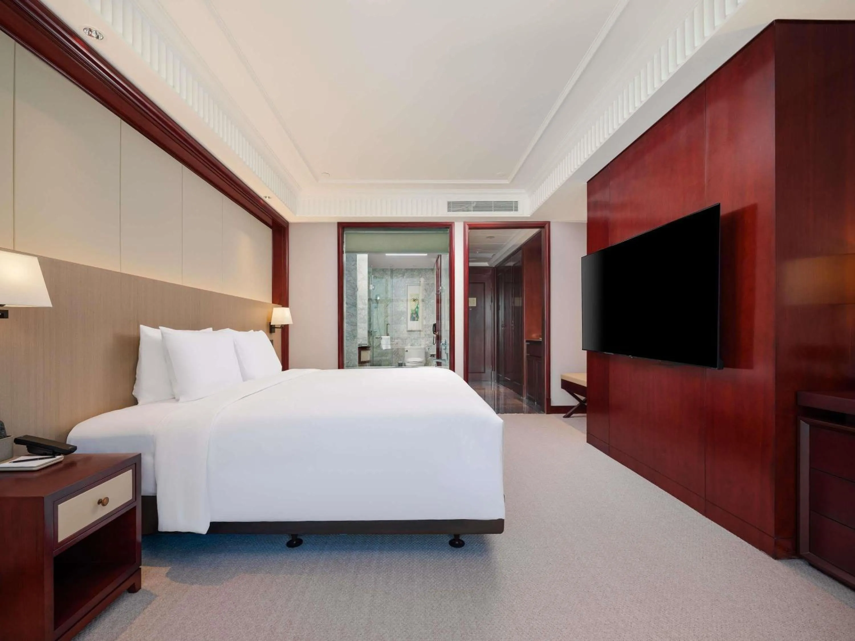 Classic King Room with City View in Grand Mercure Wuxi Huishan