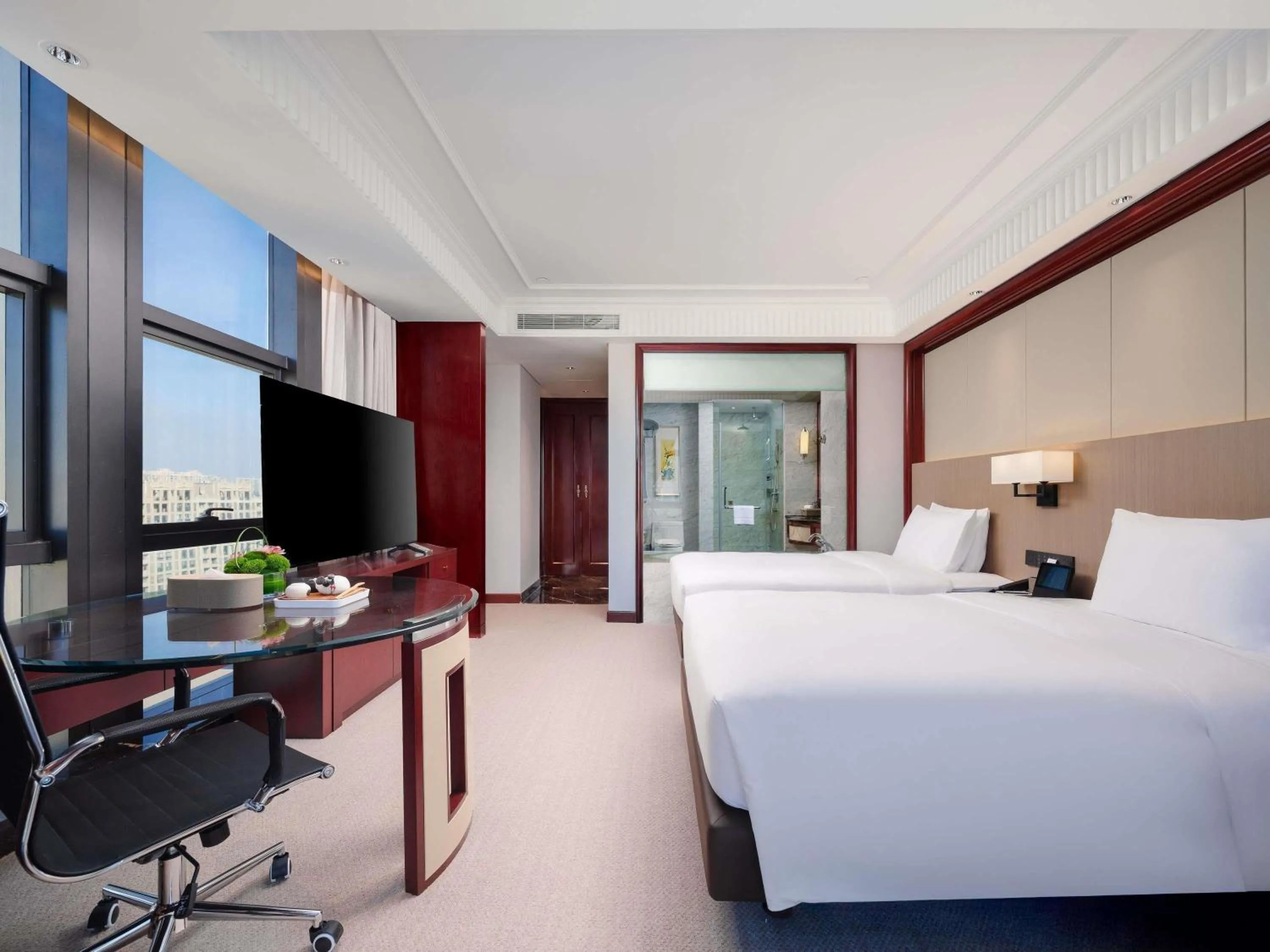 Classic Twin Room with City View in Grand Mercure Wuxi Huishan