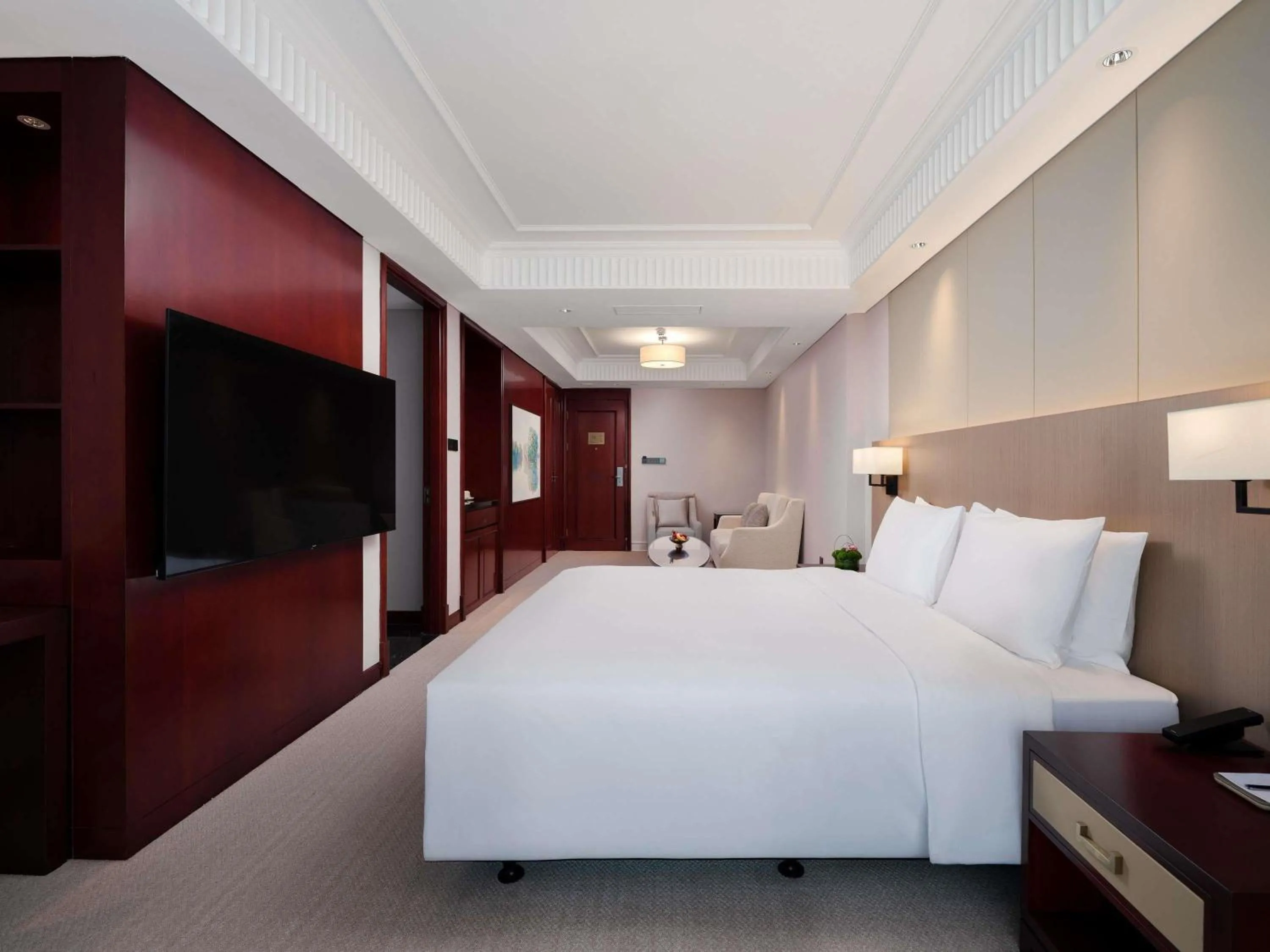 Superior King Room in Grand Mercure Wuxi Huishan