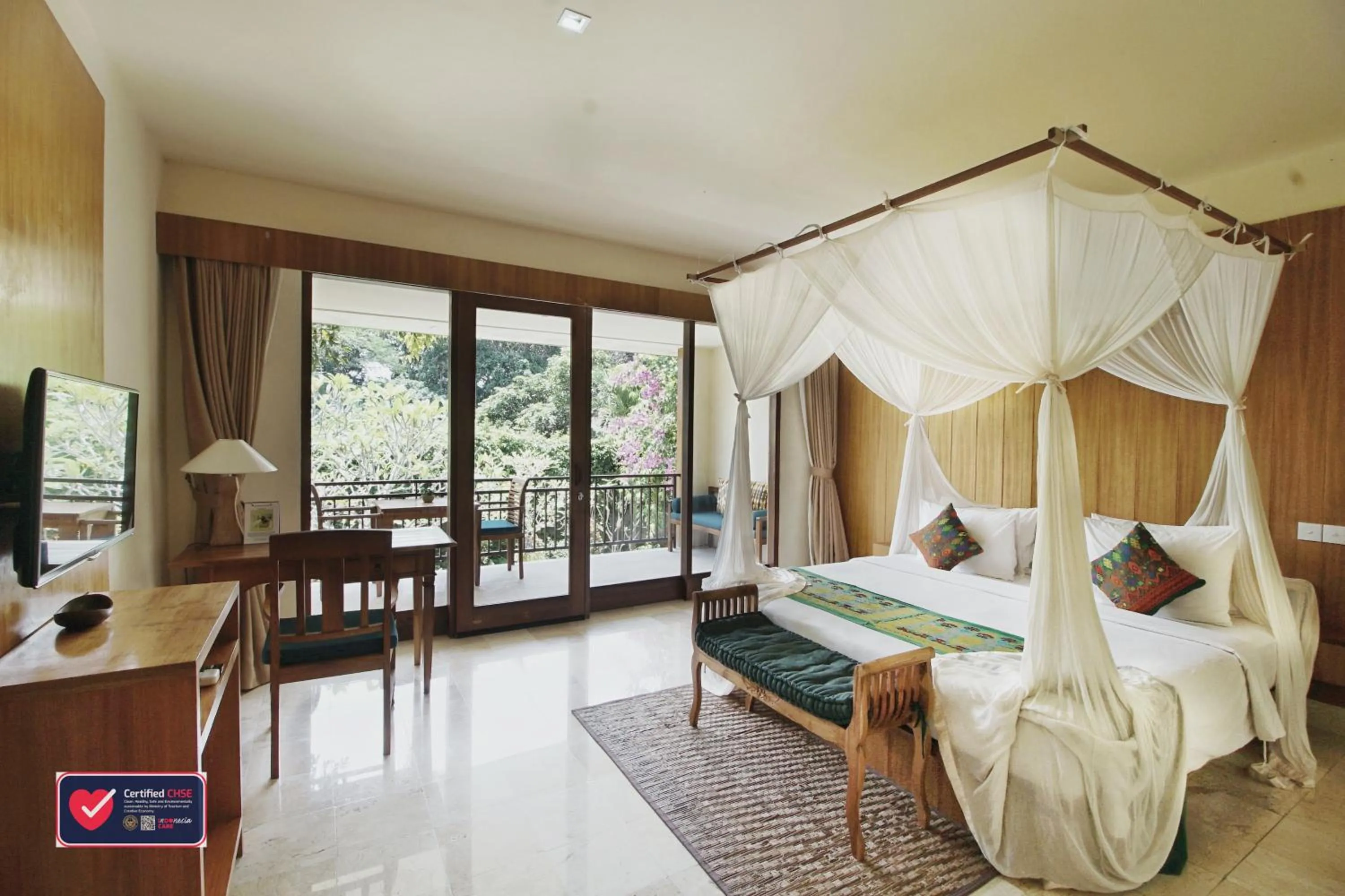 Photo of the whole room, Bed in Sapodilla Ubud