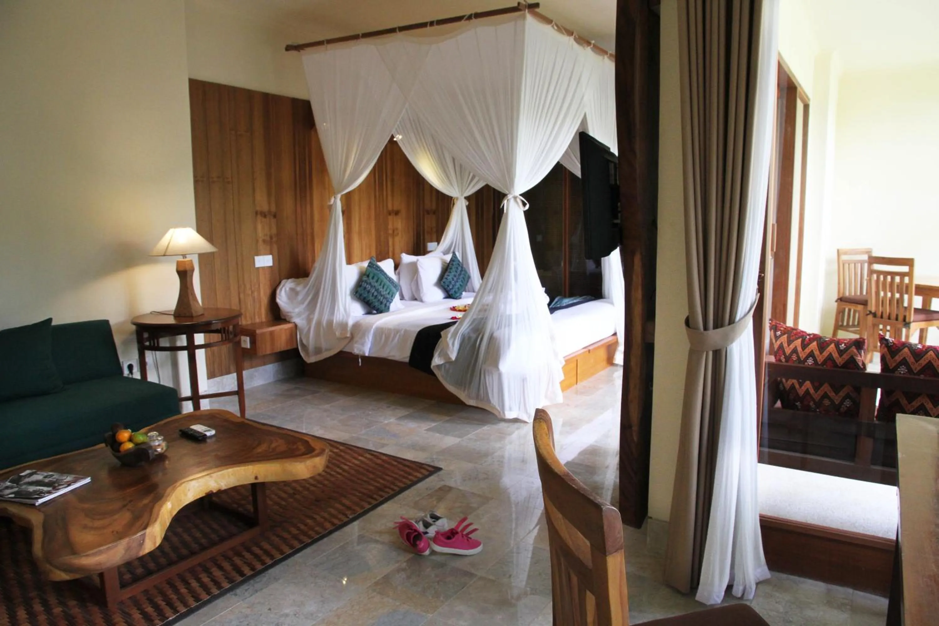 Photo of the whole room, Bed in Sapodilla Ubud