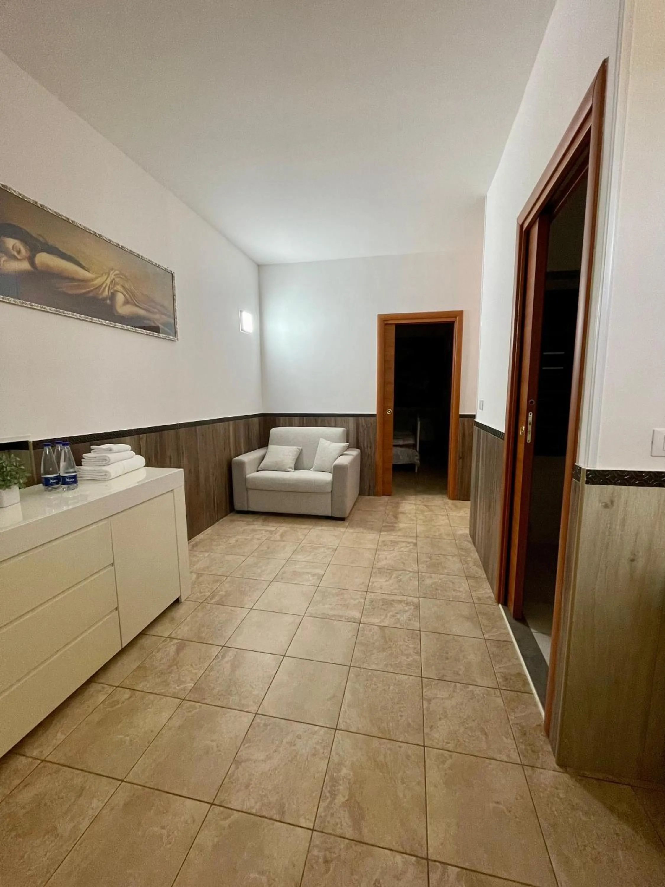 Living room, Bed in Re Sole Resort&Spa