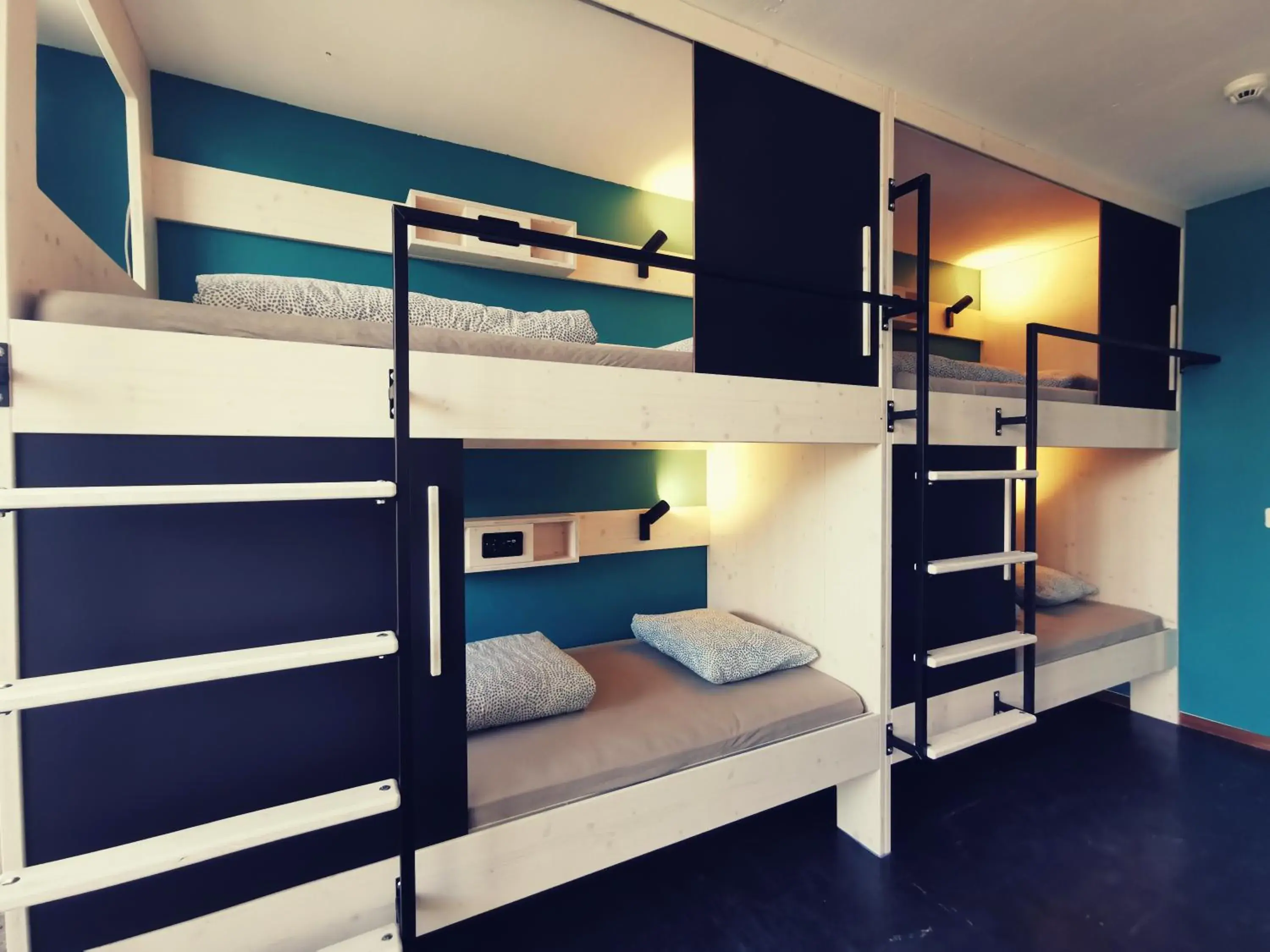Single Bed in 4-Bed Female Dormitory Room with Shared Bathroom in Backpackers Luzern Single Bed in 4-Bed Female Dormitory Room with Shared Bathroom in Backpackers Luzern