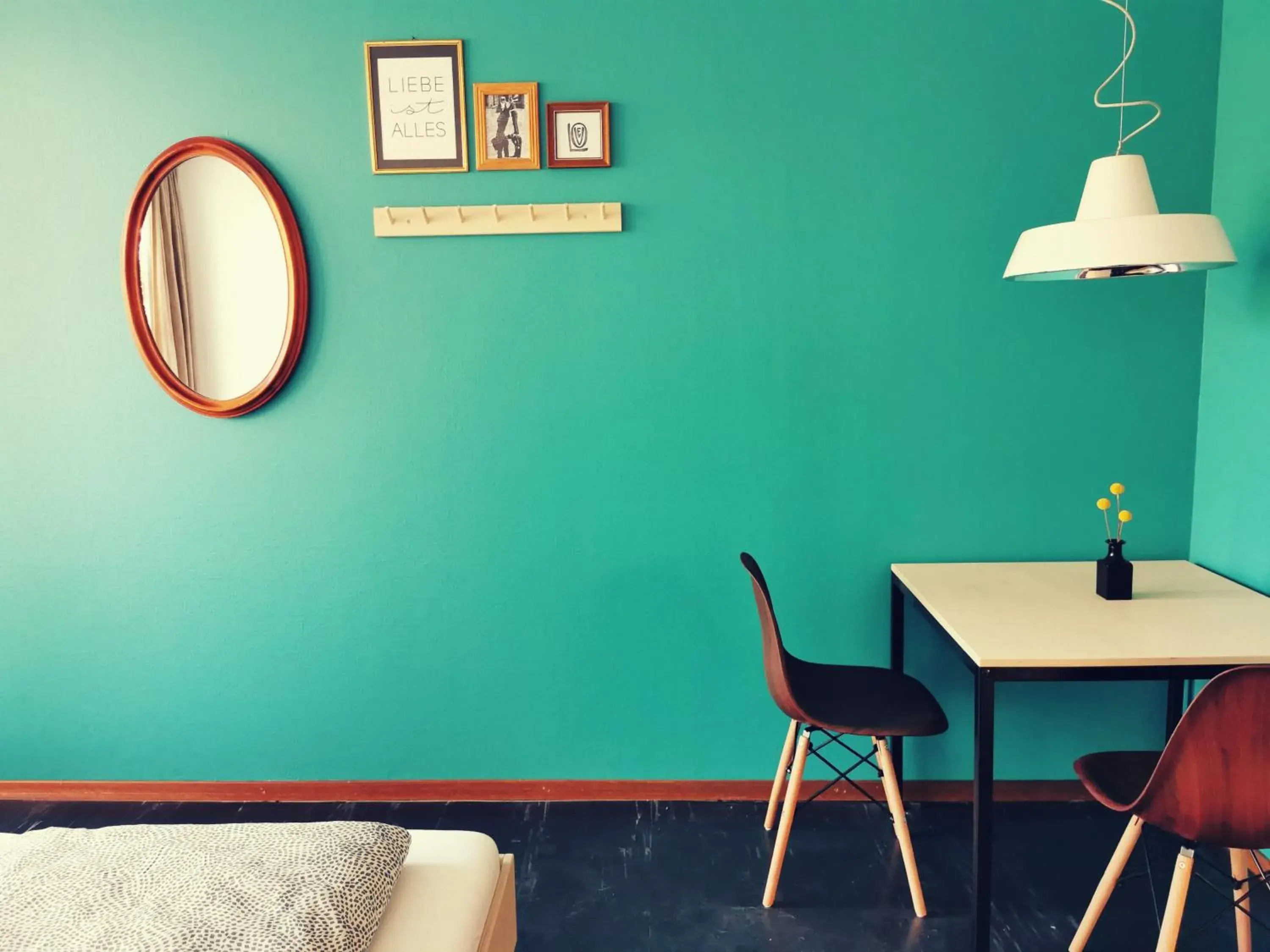 Budget Double or Twin Room with Shared Bathroom in Backpackers Luzern Budget Double or Twin Room with Shared Bathroom in Backpackers Luzern