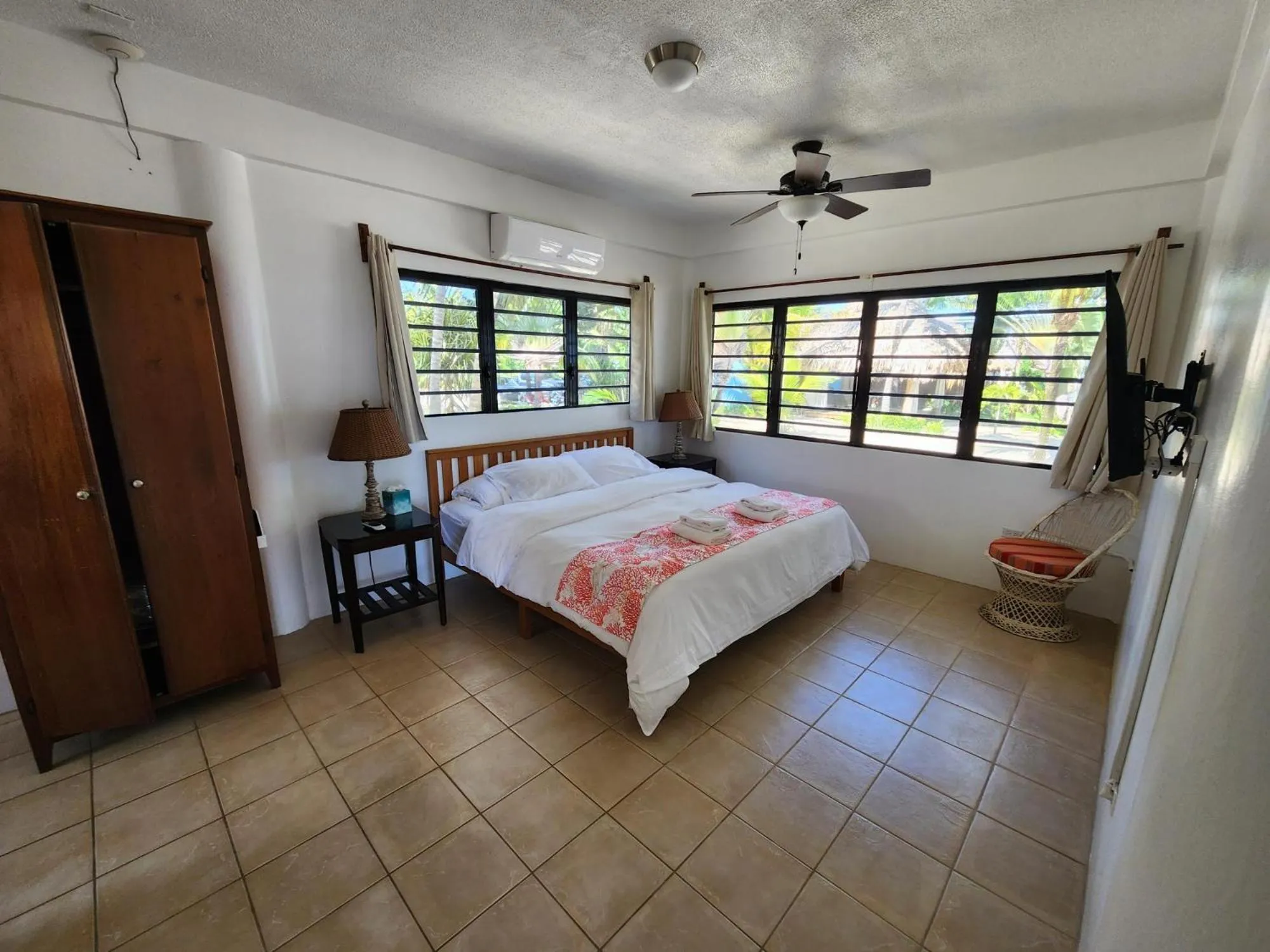 Bedroom, Bed in Maya Beach Hotel