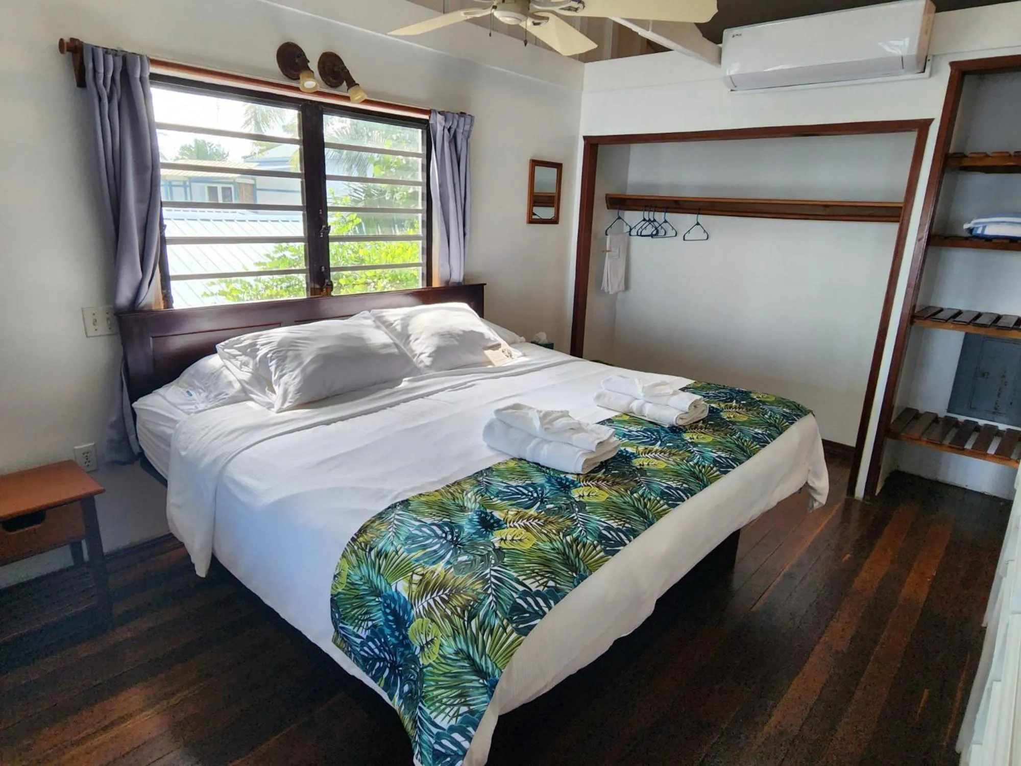 Bedroom, Bed in Maya Beach Hotel