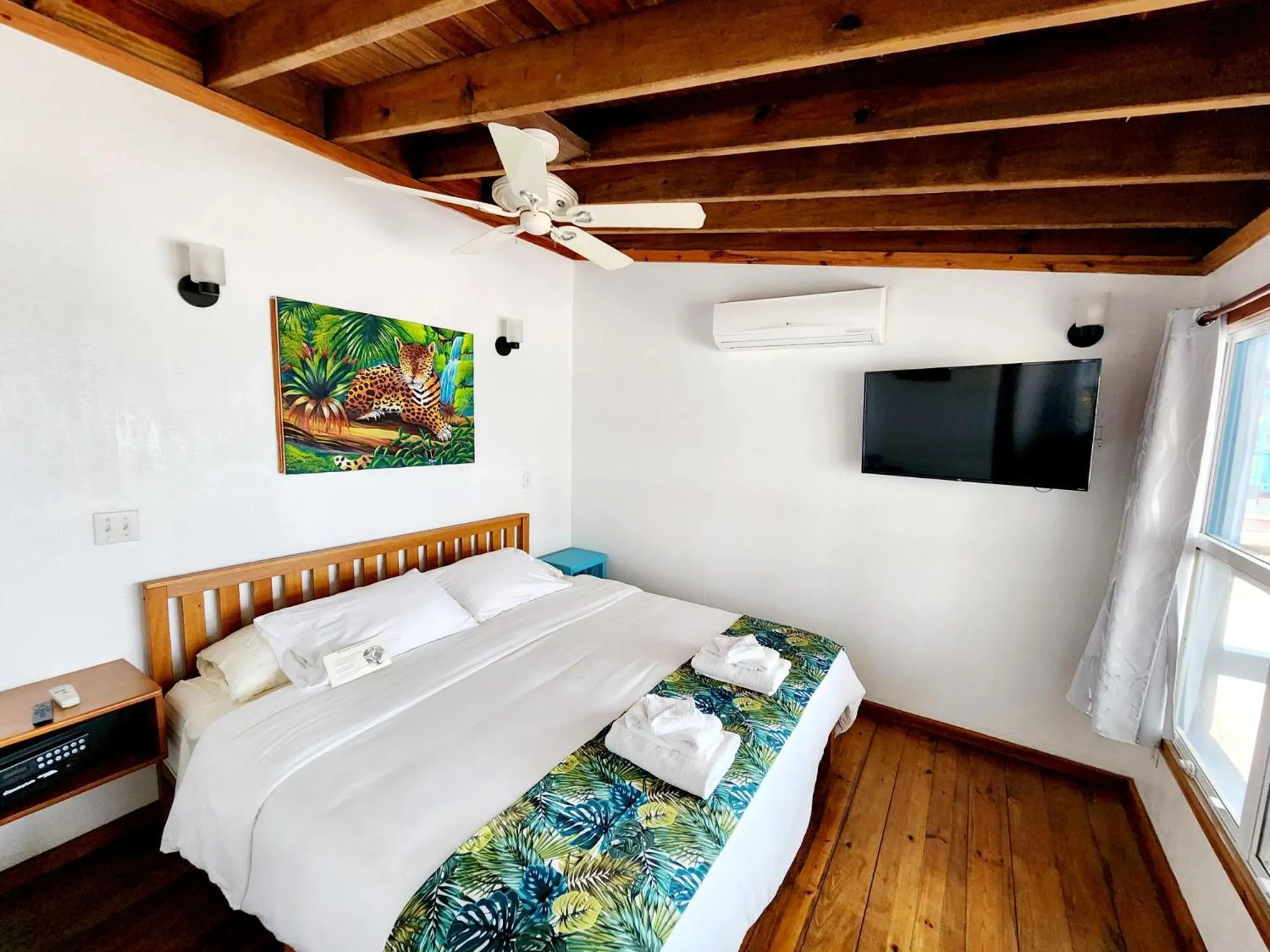 Bedroom, Bed in Maya Beach Hotel