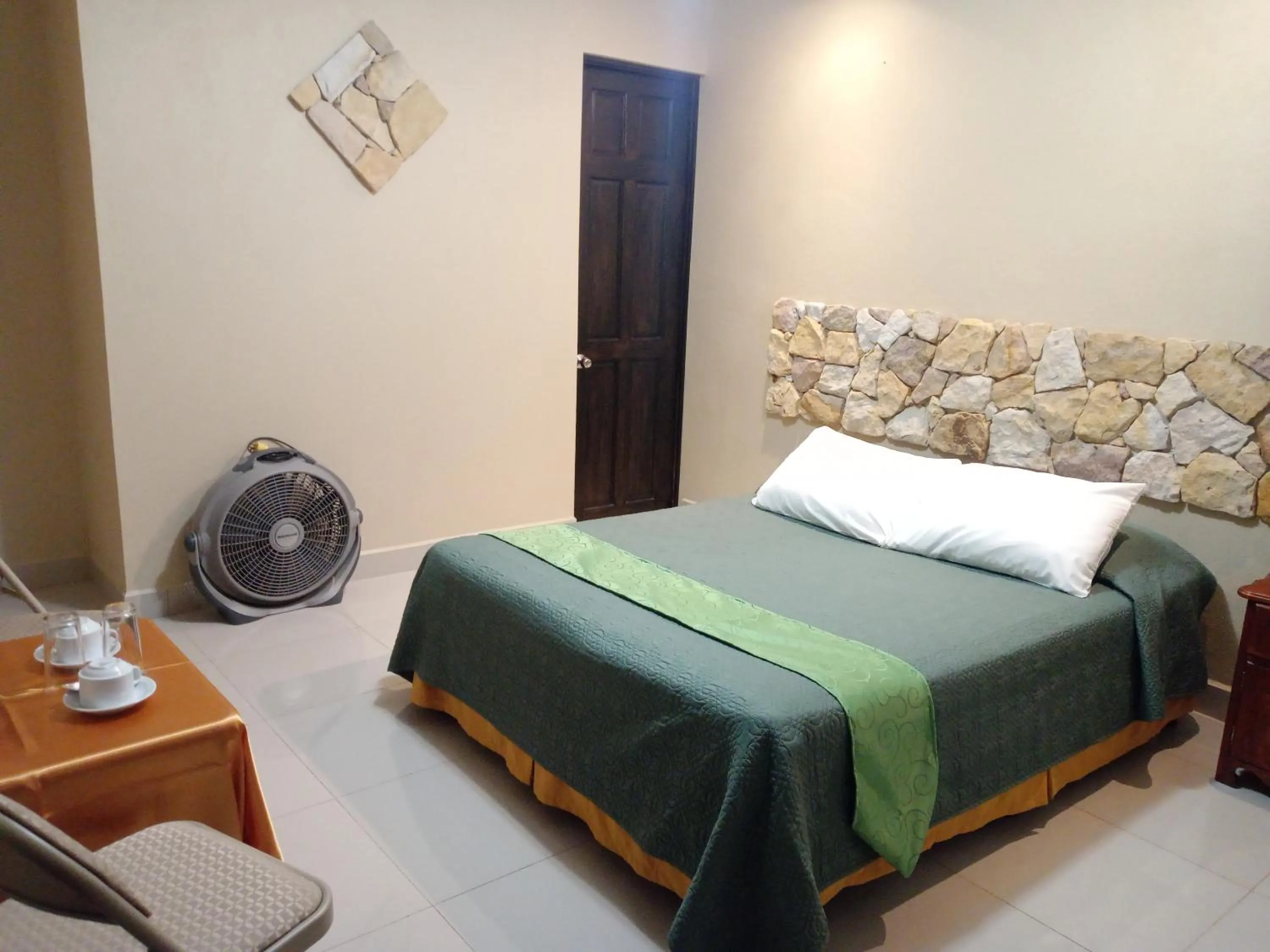 Photo of the whole room, Bed in Hotel Cibeles Resort