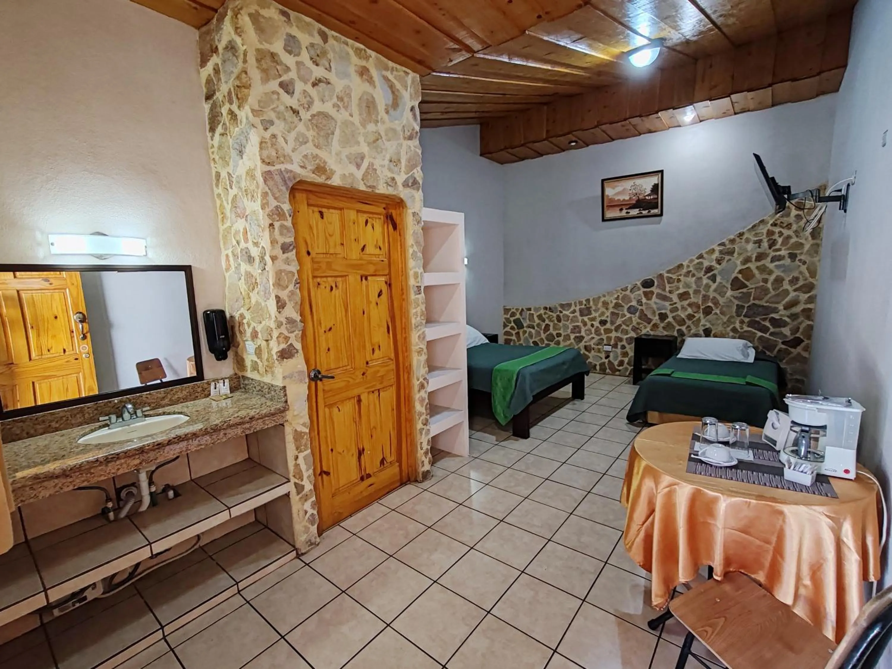 Photo of the whole room, Bed in Hotel Cibeles Resort