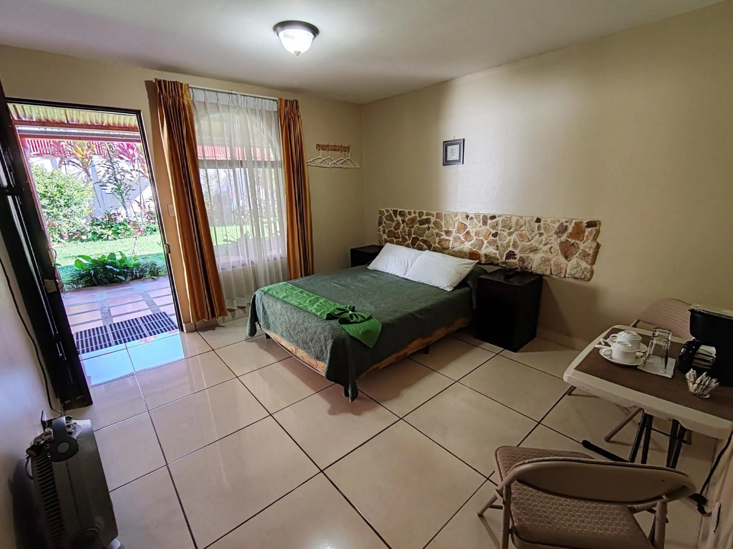 Photo of the whole room, Bed in Hotel Cibeles Resort