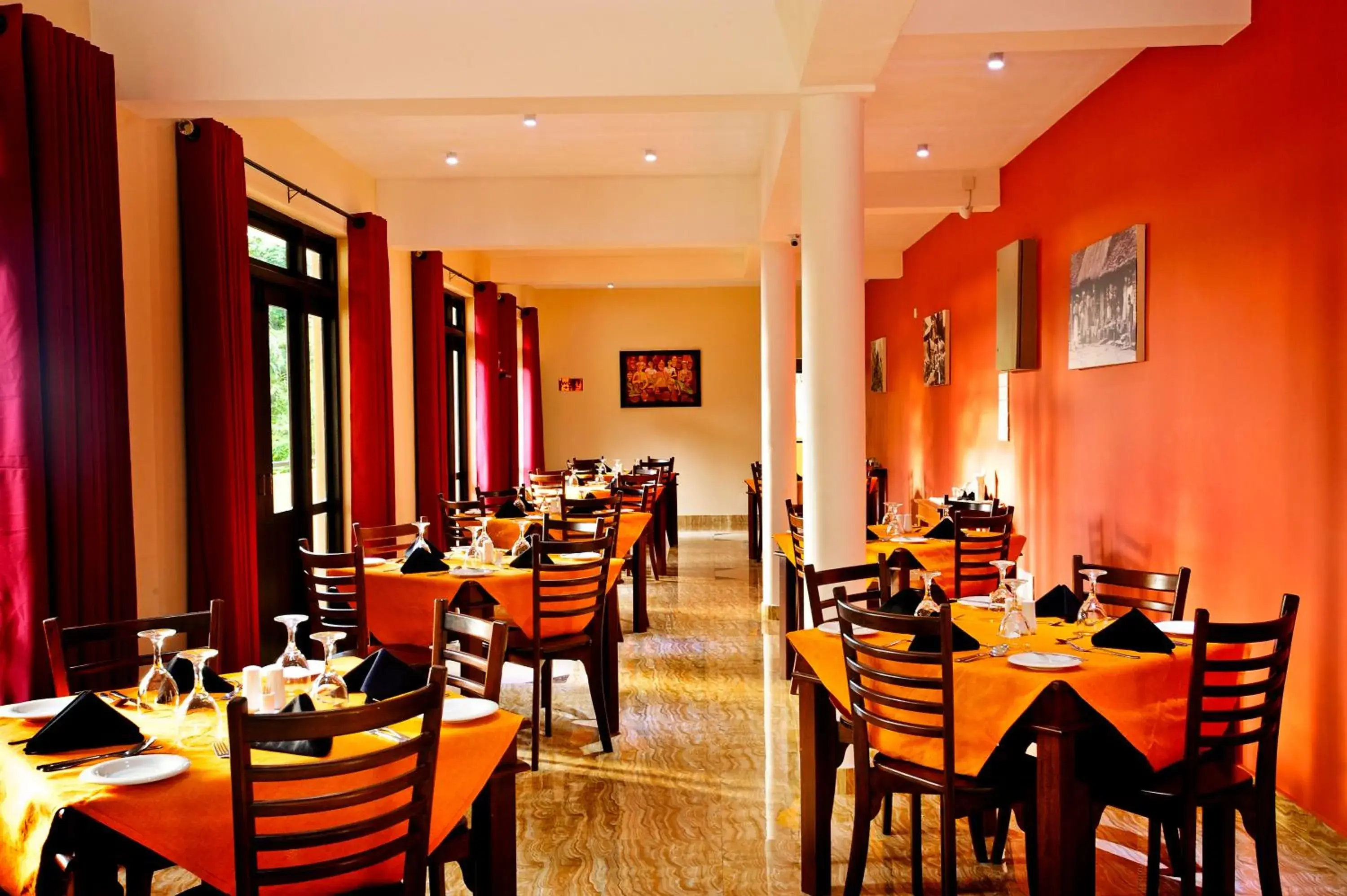 Restaurant/places to eat in Melheim Kandy Villas Restaurant/places to eat in Melheim Kandy Villas