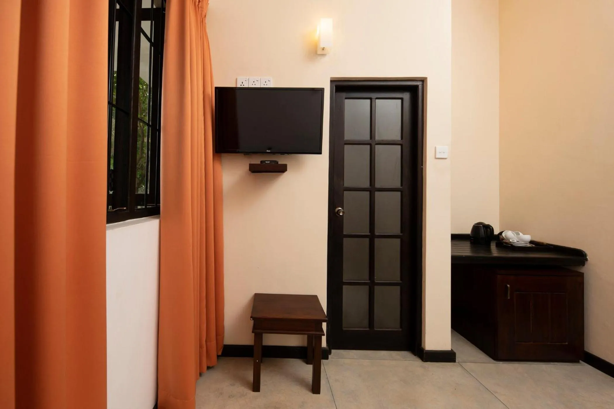 TV and multimedia in Melheim Kandy Villas