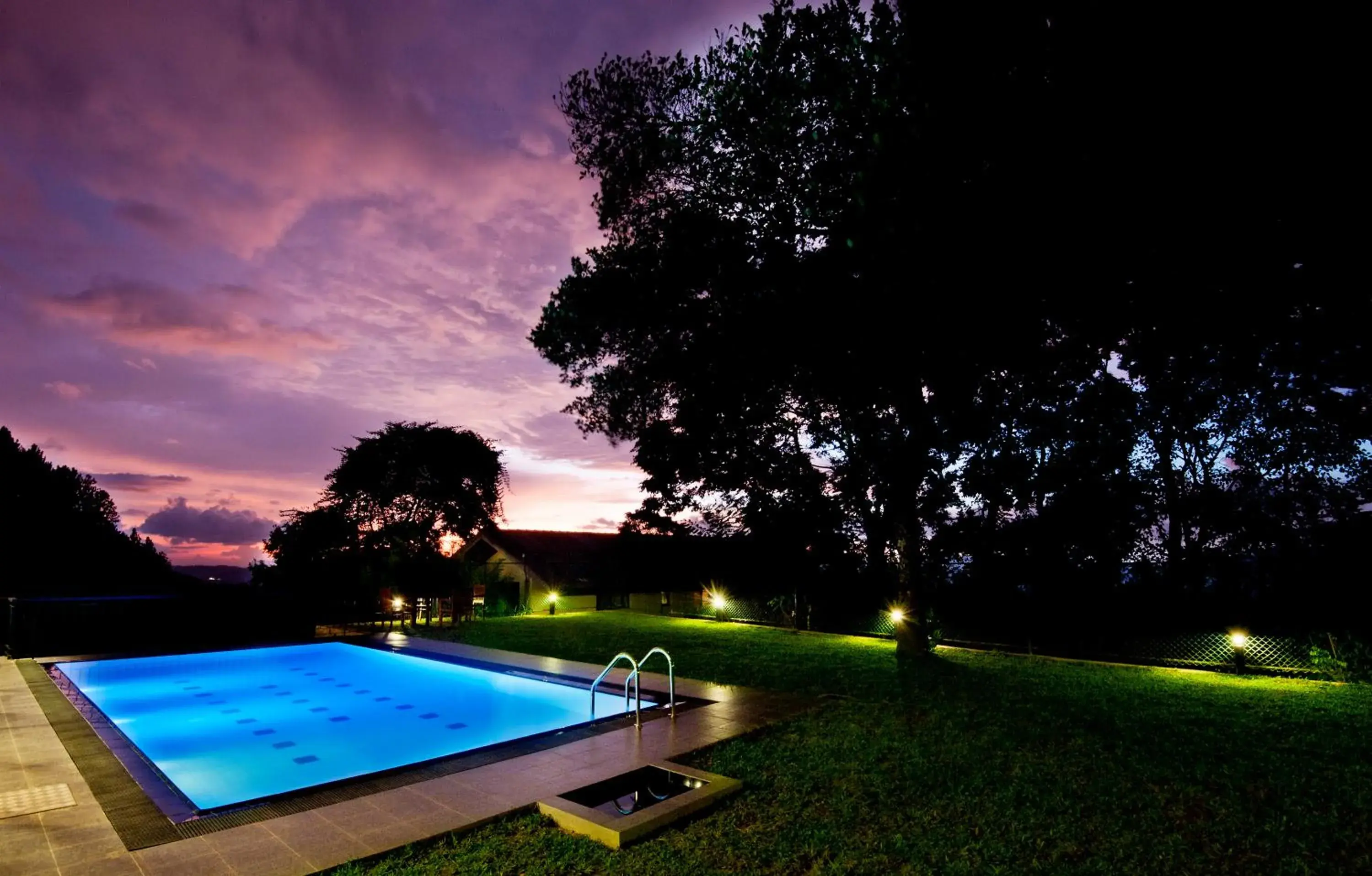 Swimming pool in Melheim Kandy Villas Swimming pool in Melheim Kandy Villas