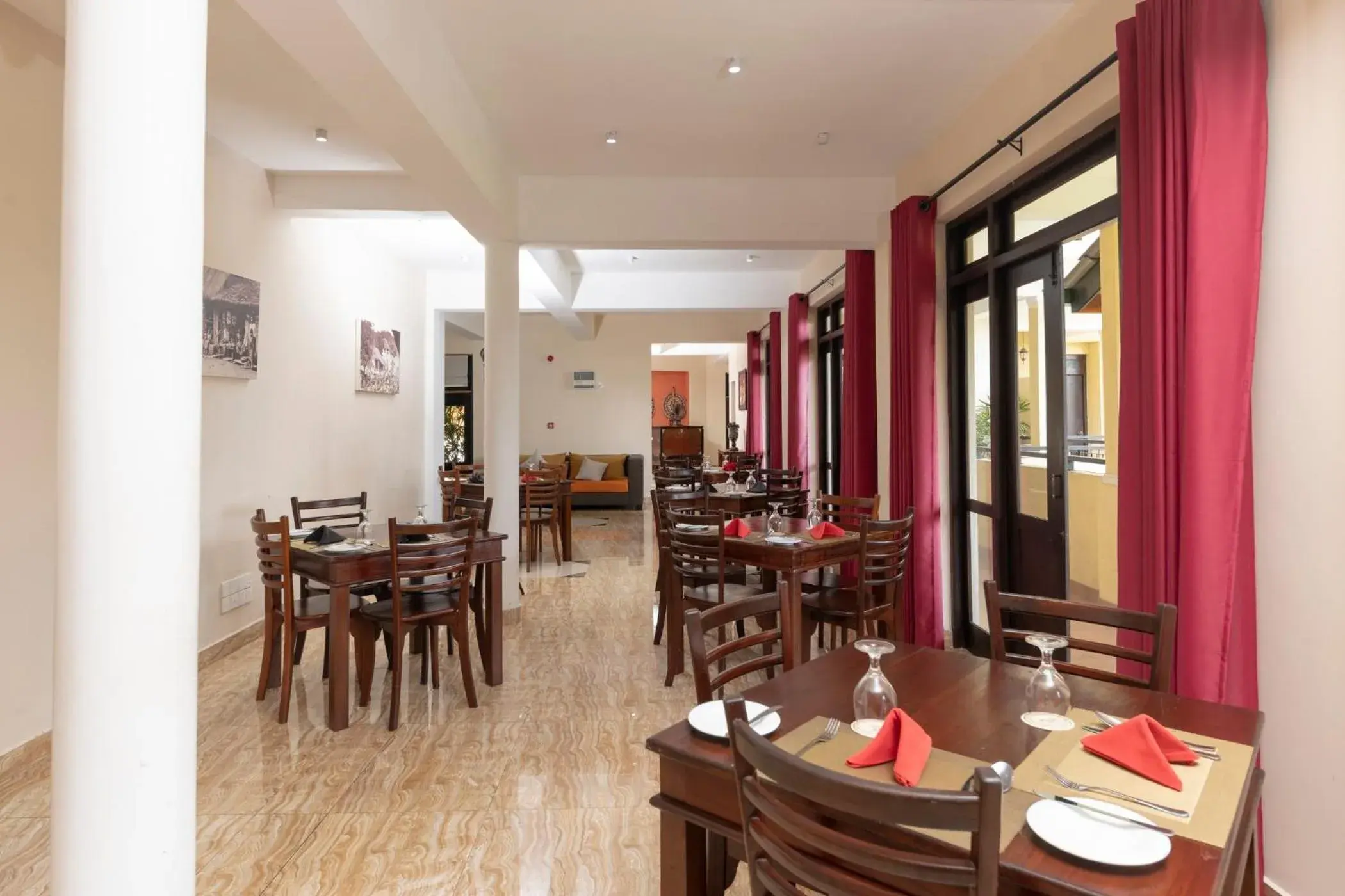 Restaurant/places to eat in Melheim Kandy Villas Restaurant/places to eat in Melheim Kandy Villas