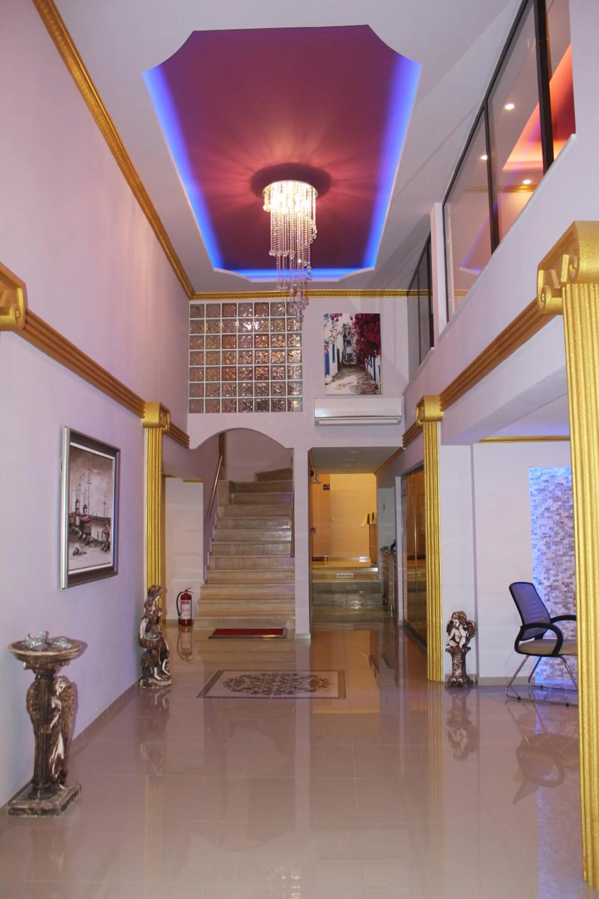 Decorative detail in Safran Palas