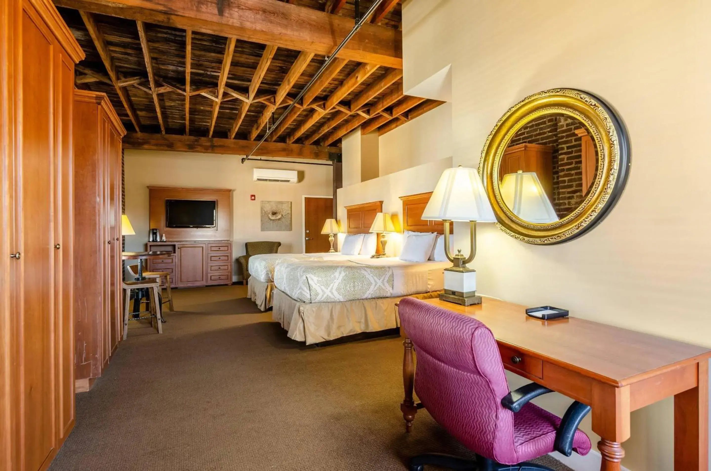 Bedroom, Bed in Jackson Park Inn, an Ascend Collection Hotel Bedroom, Bed in Jackson Park Inn, an Ascend Collection Hotel