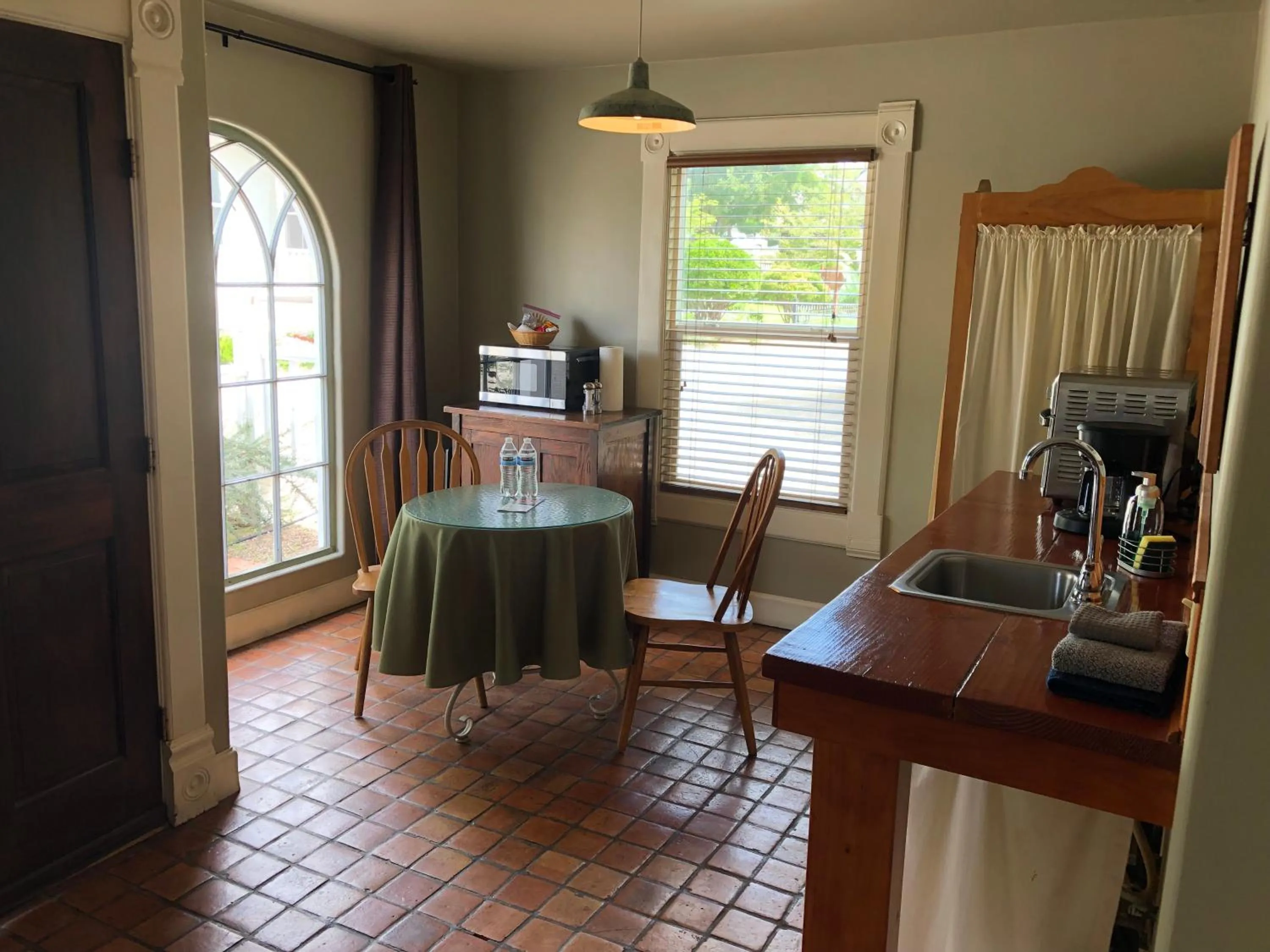 Kitchen or kitchenette in The Cottage at 241 North