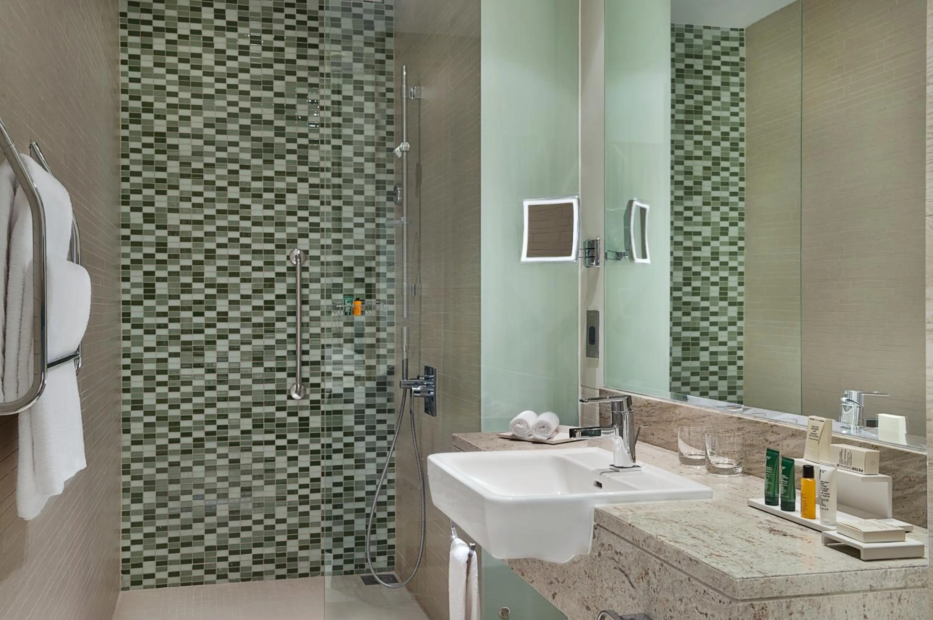 Shower in Hilton Dead Sea Resort & Spa