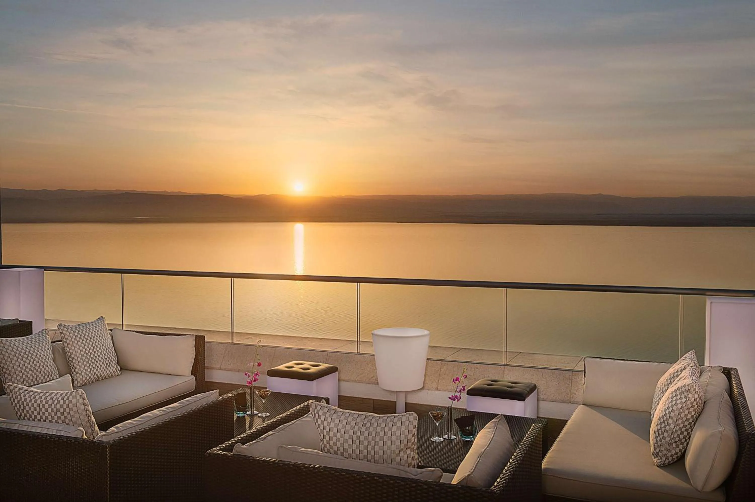 Lounge or bar in Hilton Dead Sea Resort & Spa
