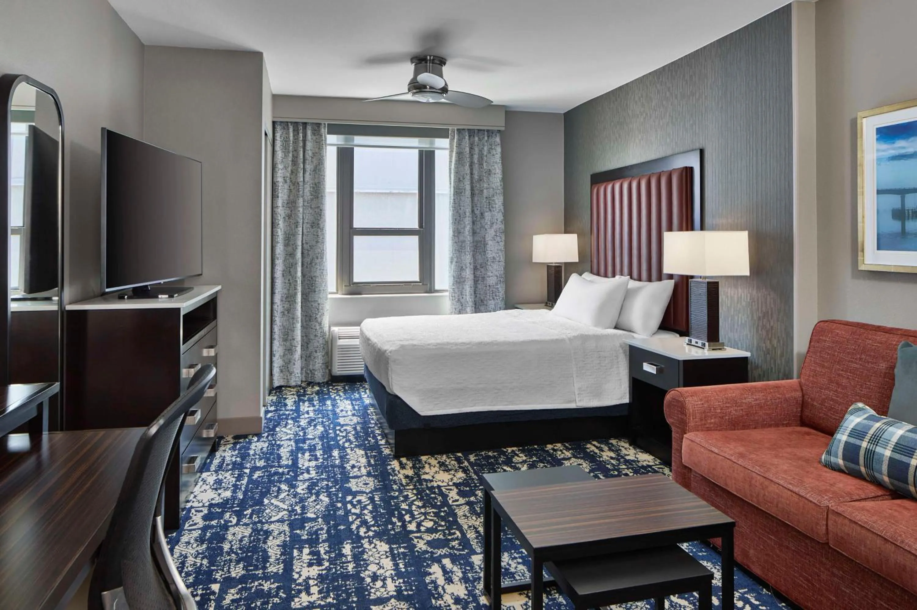 Living room, Bed in Homewood Suites Savannah Historic District/Riverfront