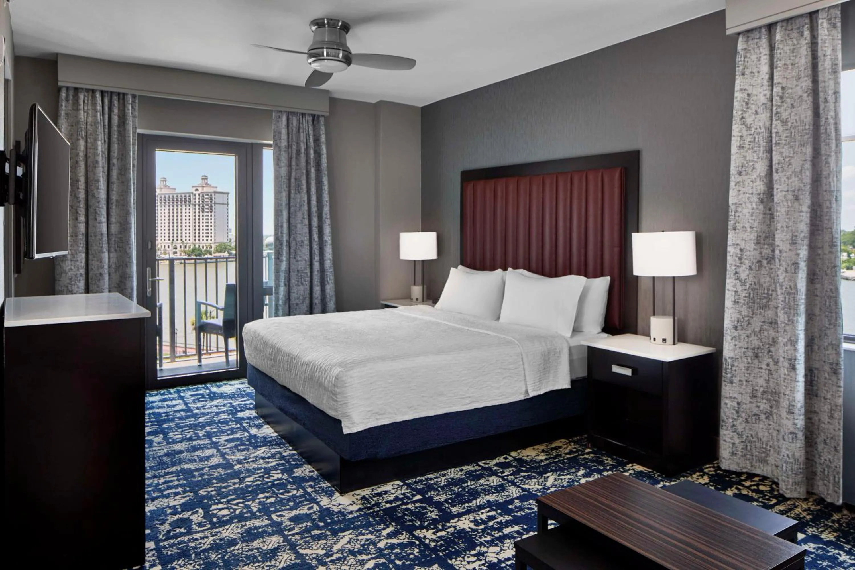 Bed in Homewood Suites Savannah Historic District/Riverfront