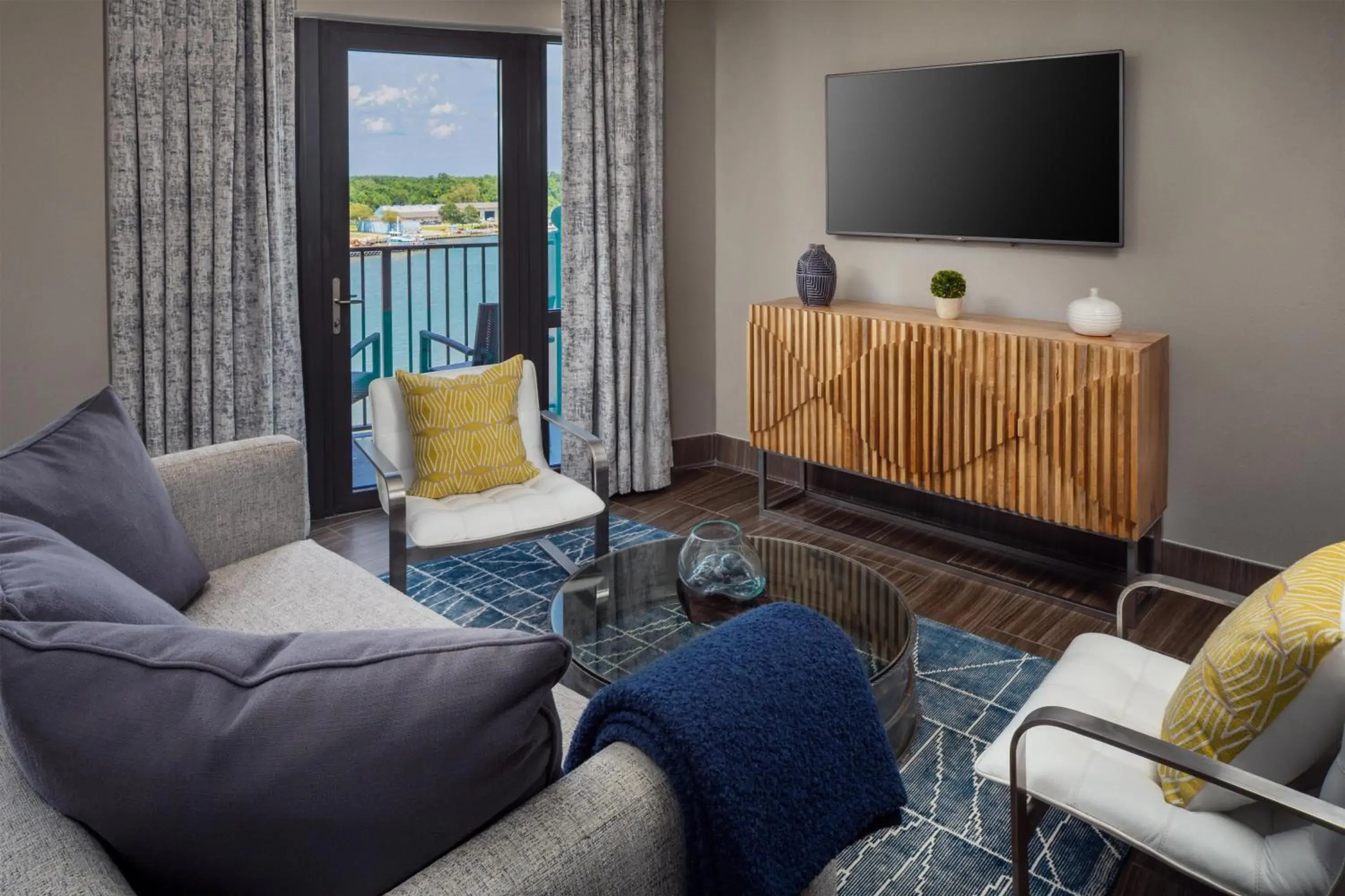 Living room in Homewood Suites Savannah Historic District/Riverfront Living room in Homewood Suites Savannah Historic District/Riverfront