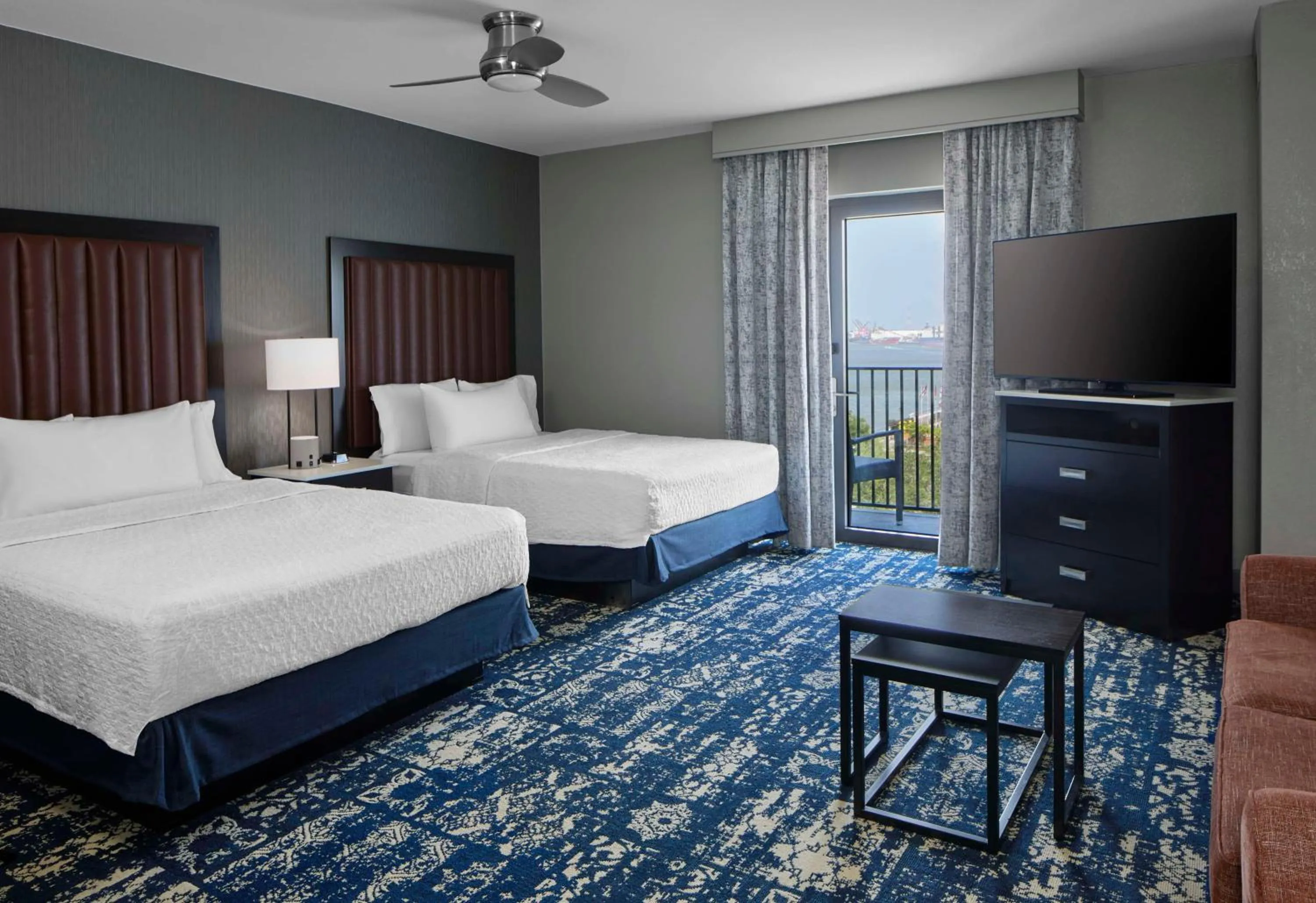 Bed in Homewood Suites Savannah Historic District/Riverfront