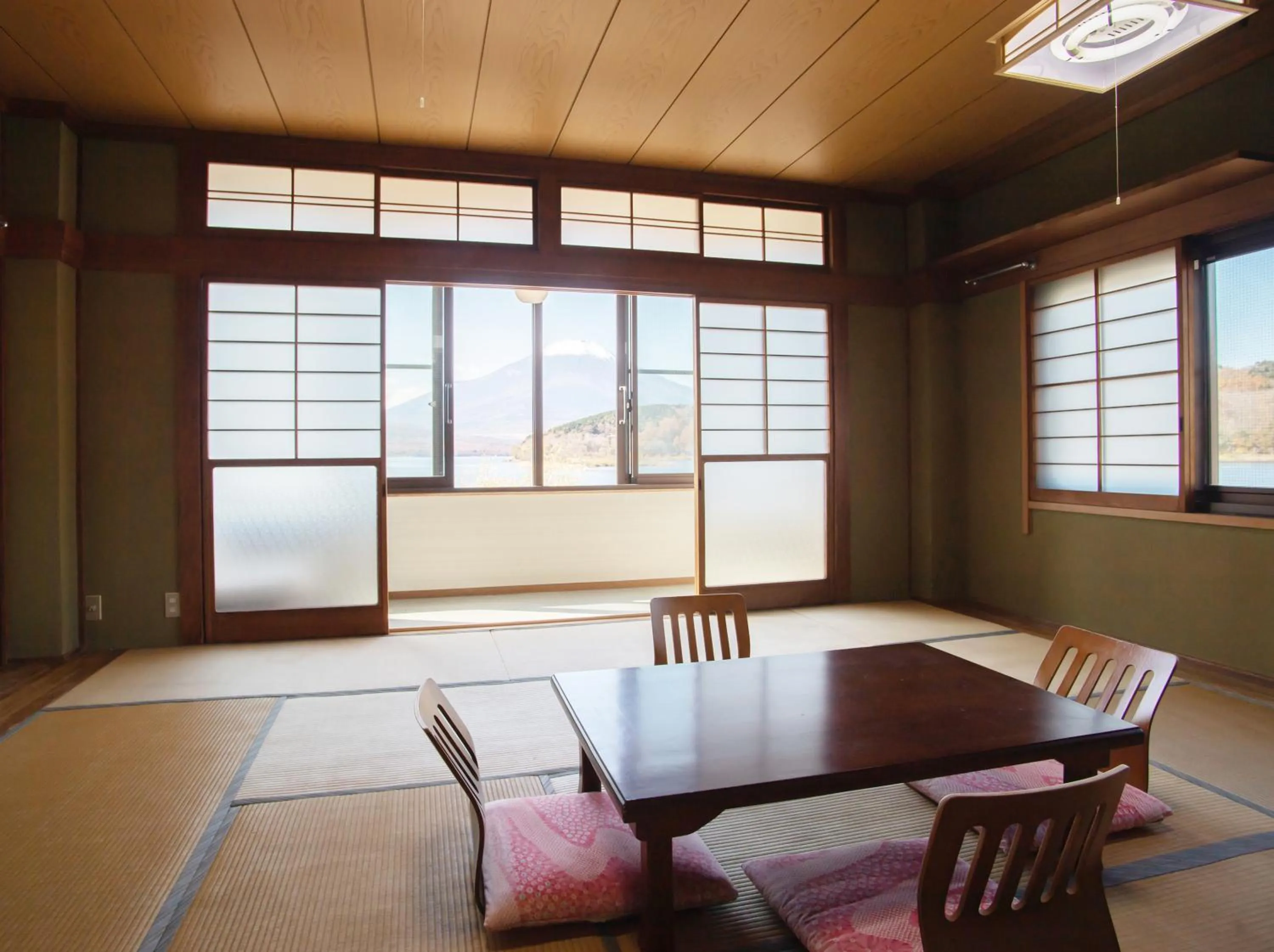 Photo of the whole room in Tabist Lakeside in Fujinami Yamanakako