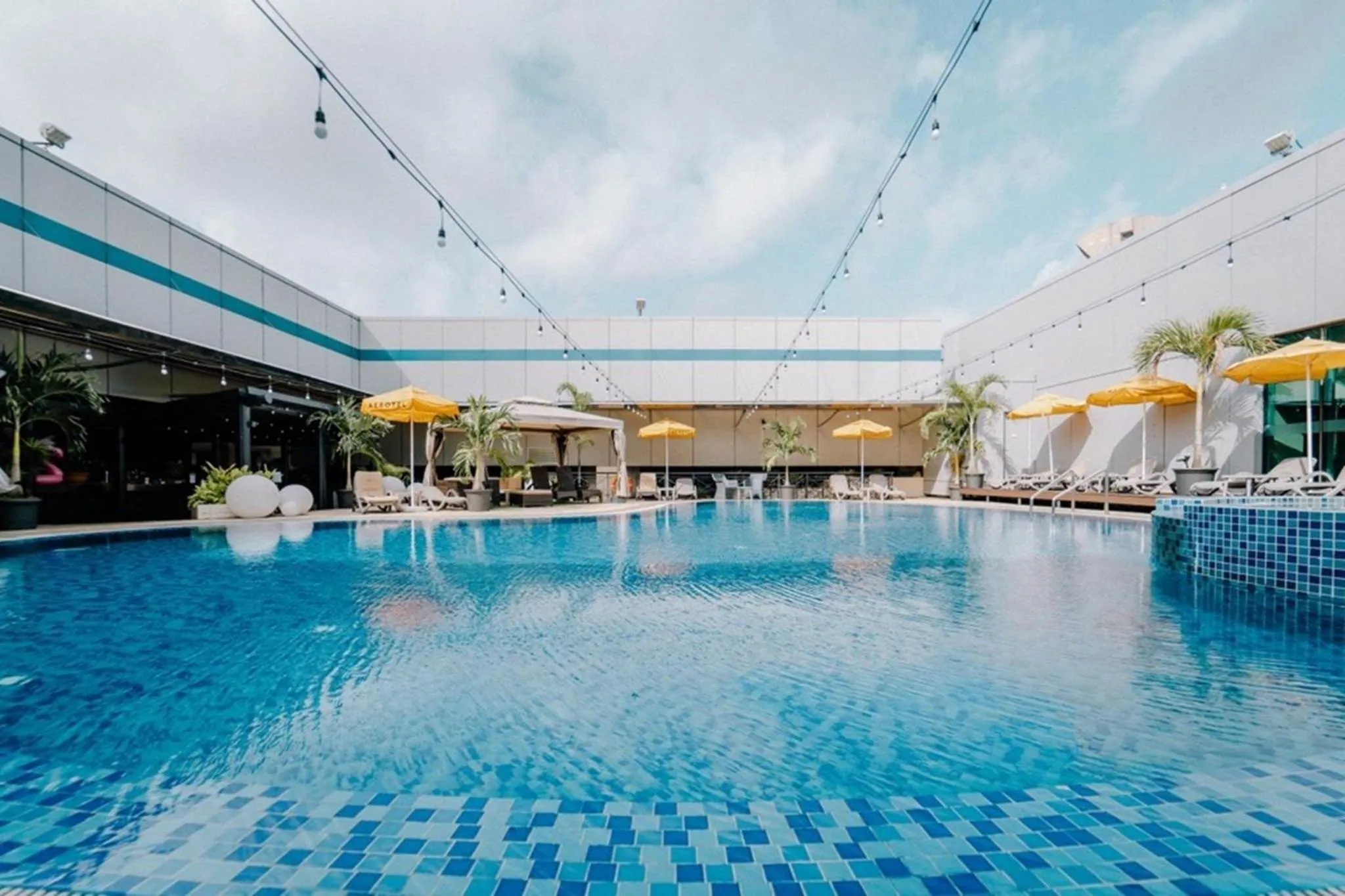 Swimming pool in Aerotel Singapore - Transit Hotel in Terminal 1
