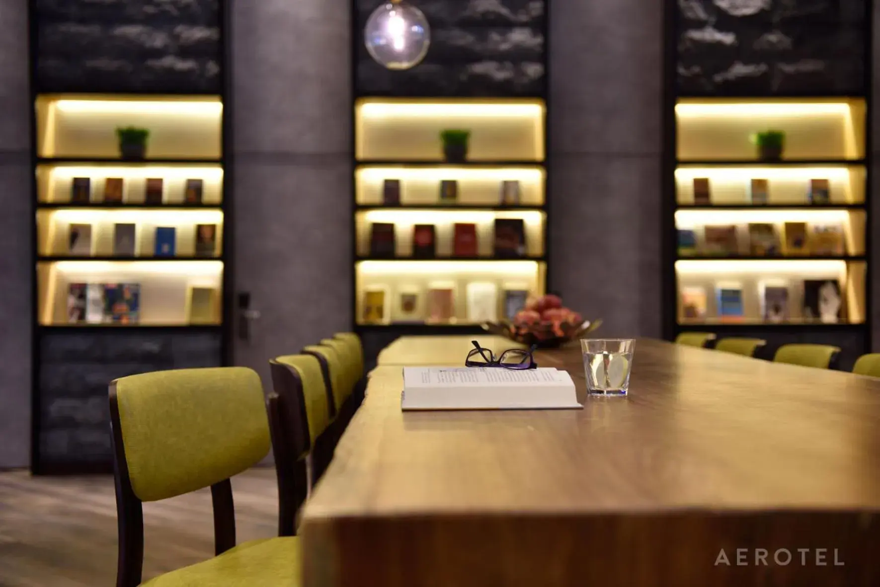 Lounge or bar in Aerotel Singapore - Transit Hotel in Terminal 1 Lounge or bar in Aerotel Singapore - Transit Hotel in Terminal 1