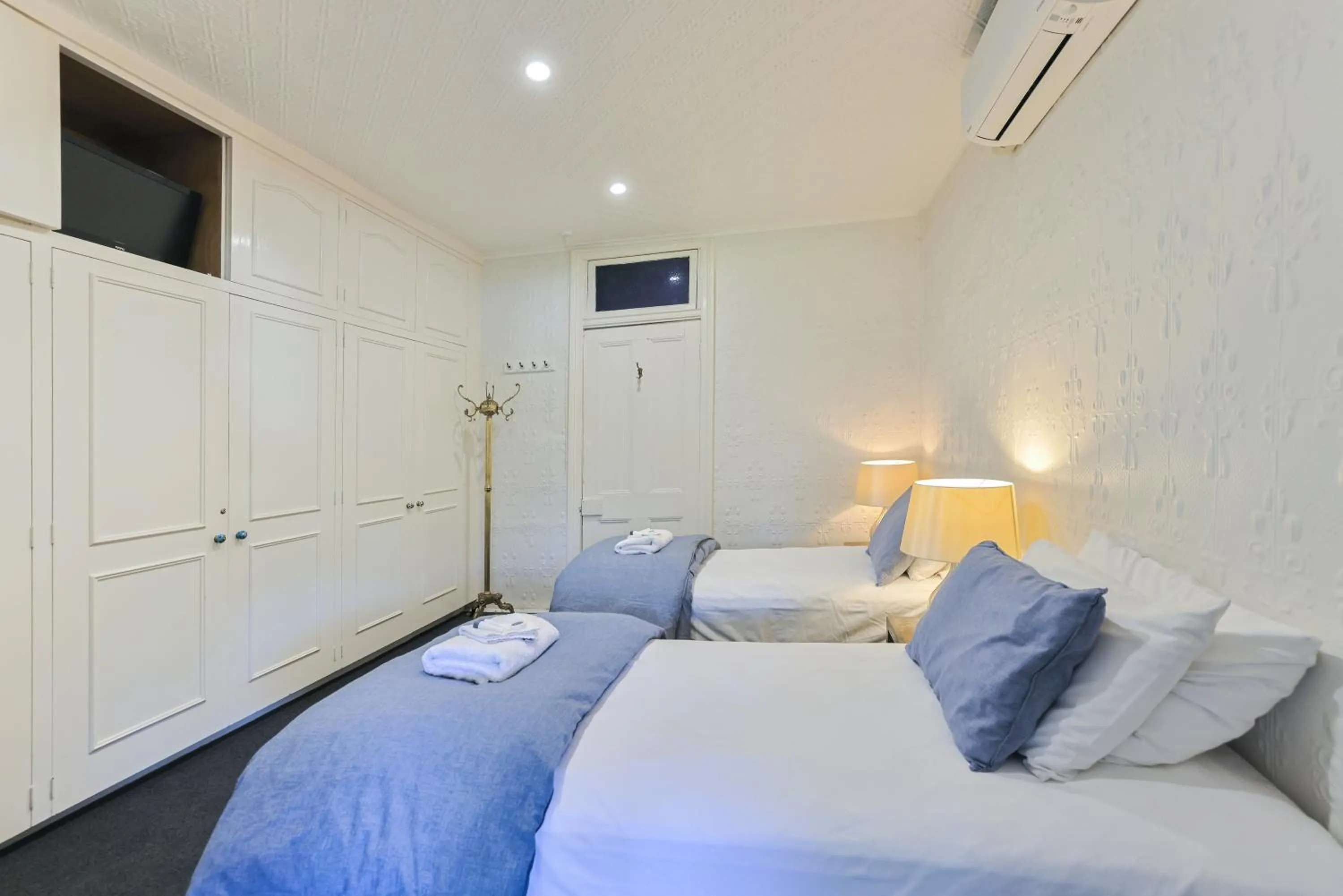 Photo of the whole room, Bed in Peel Inn Hotel Nundle