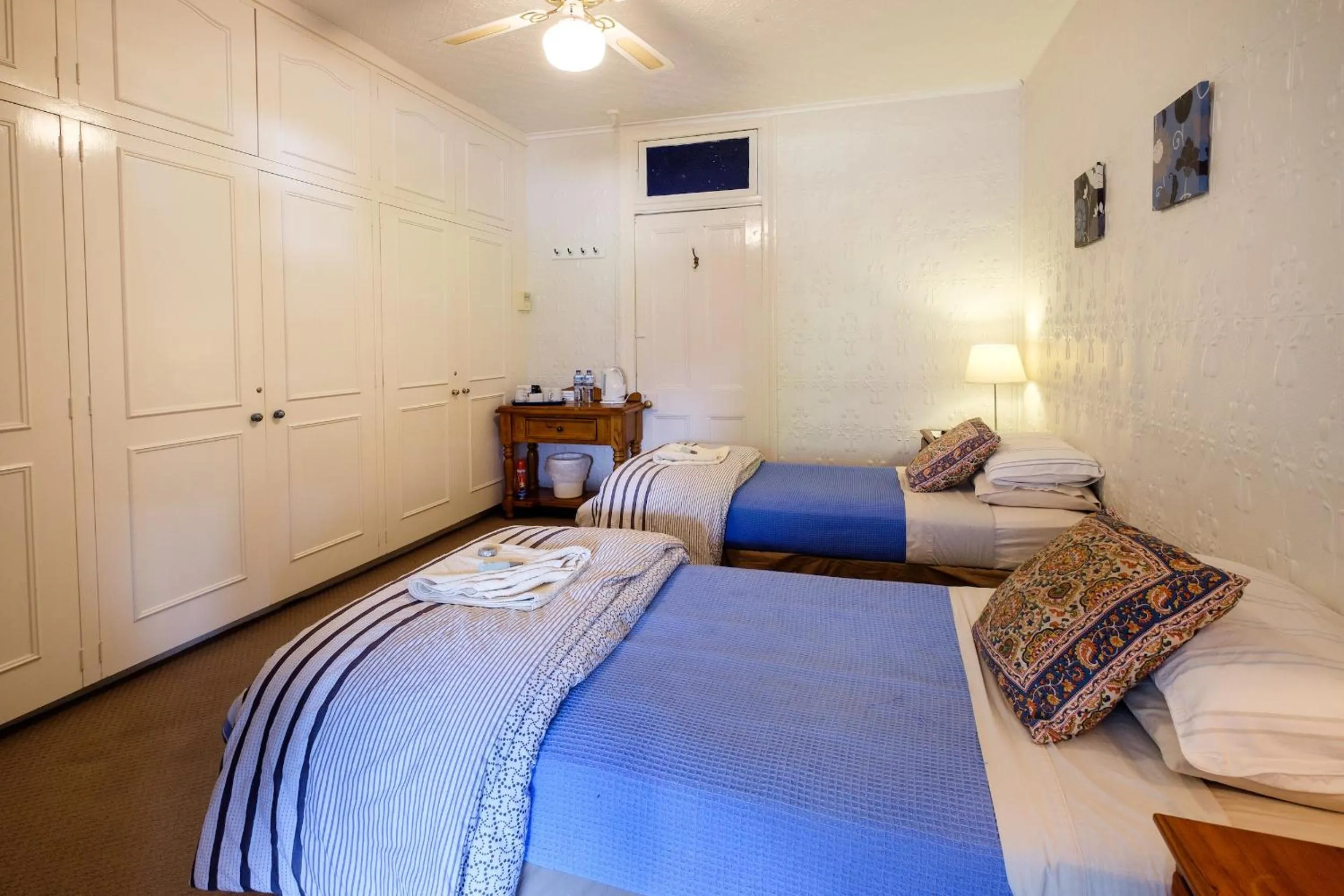 Photo of the whole room, Bed in Peel Inn Hotel Nundle