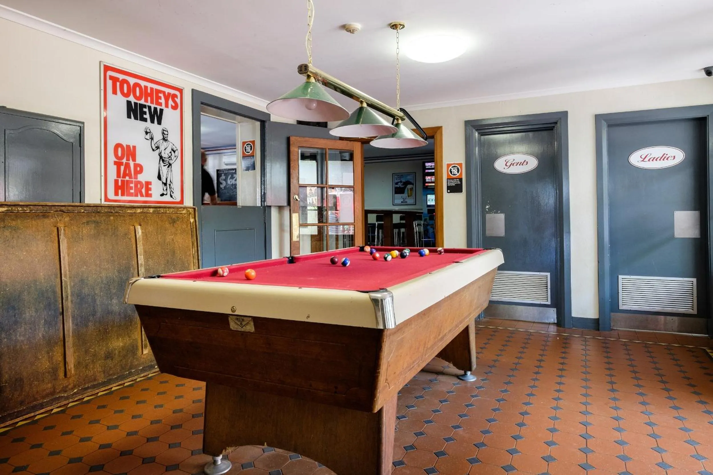 Billiard in Peel Inn Hotel Nundle