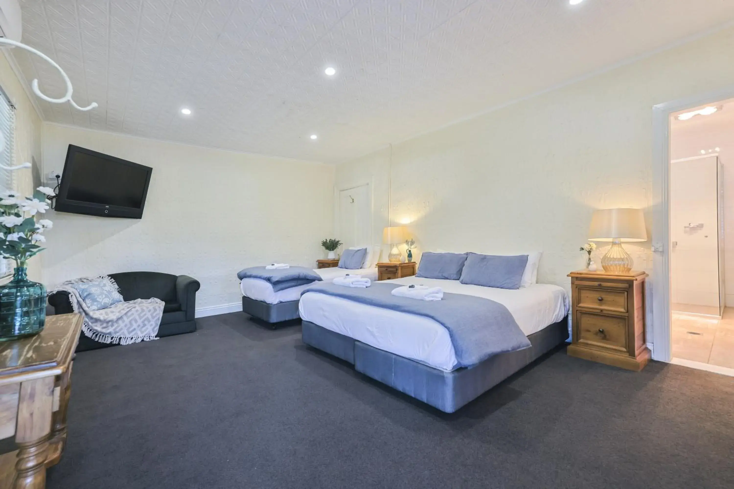 Family Room with Private Bathroom in Peel Inn Hotel Nundle Family Room with Private Bathroom in Peel Inn Hotel Nundle