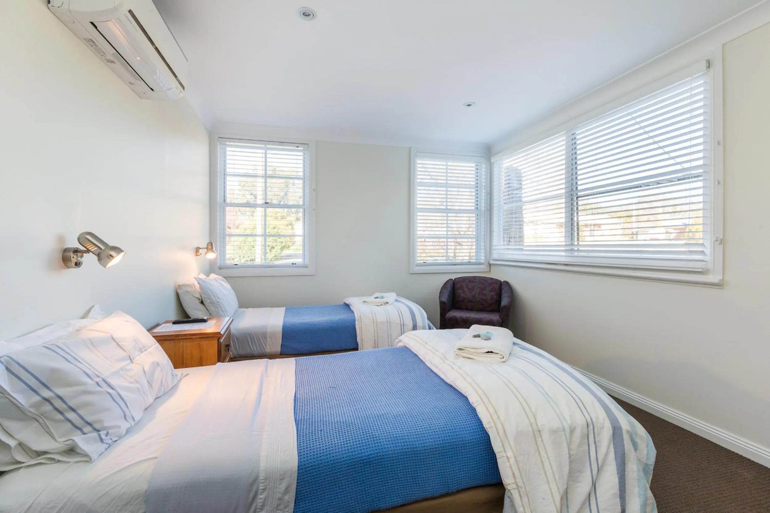 Photo of the whole room, Bed in Peel Inn Hotel Nundle