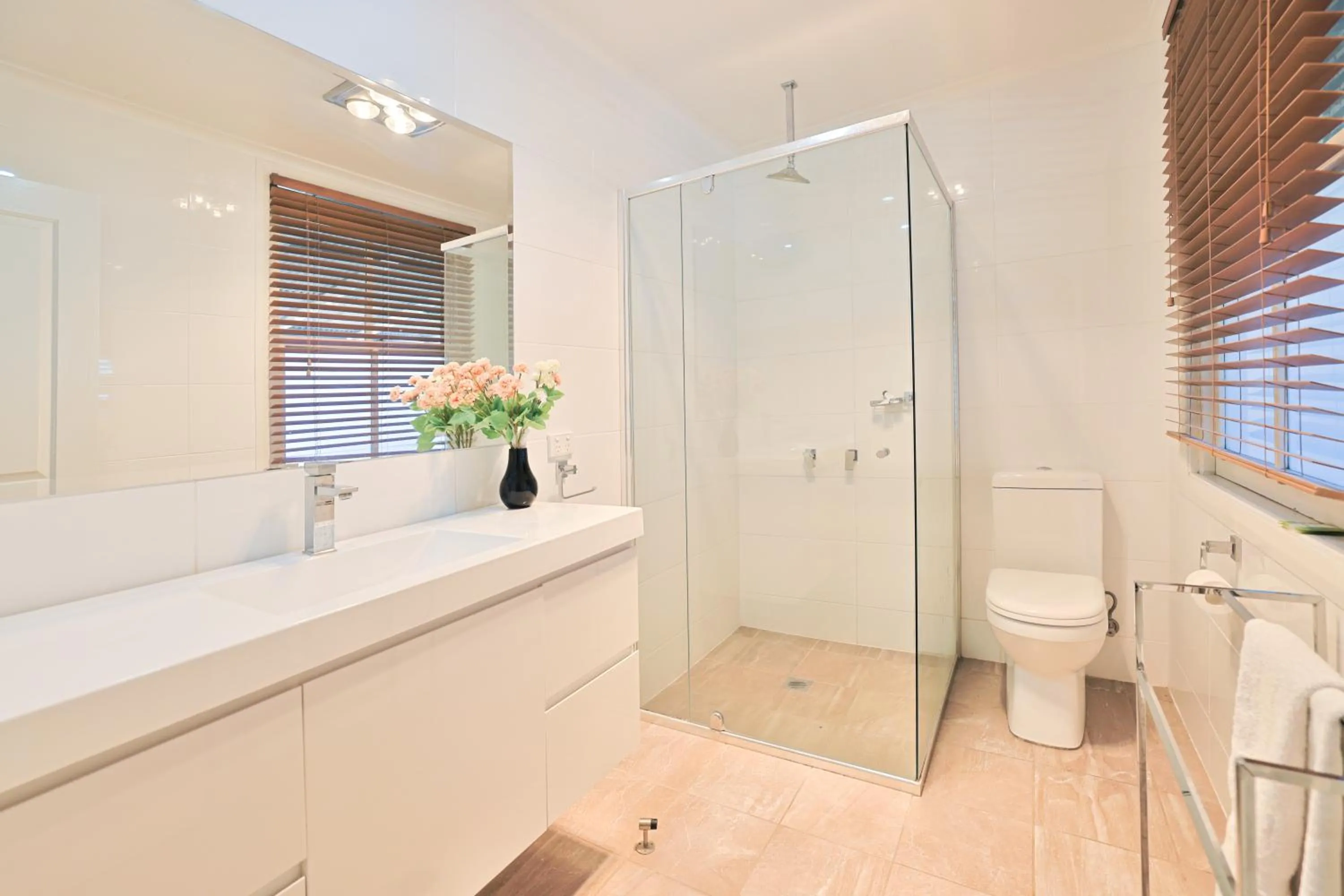 Bathroom in Peel Inn Hotel Nundle