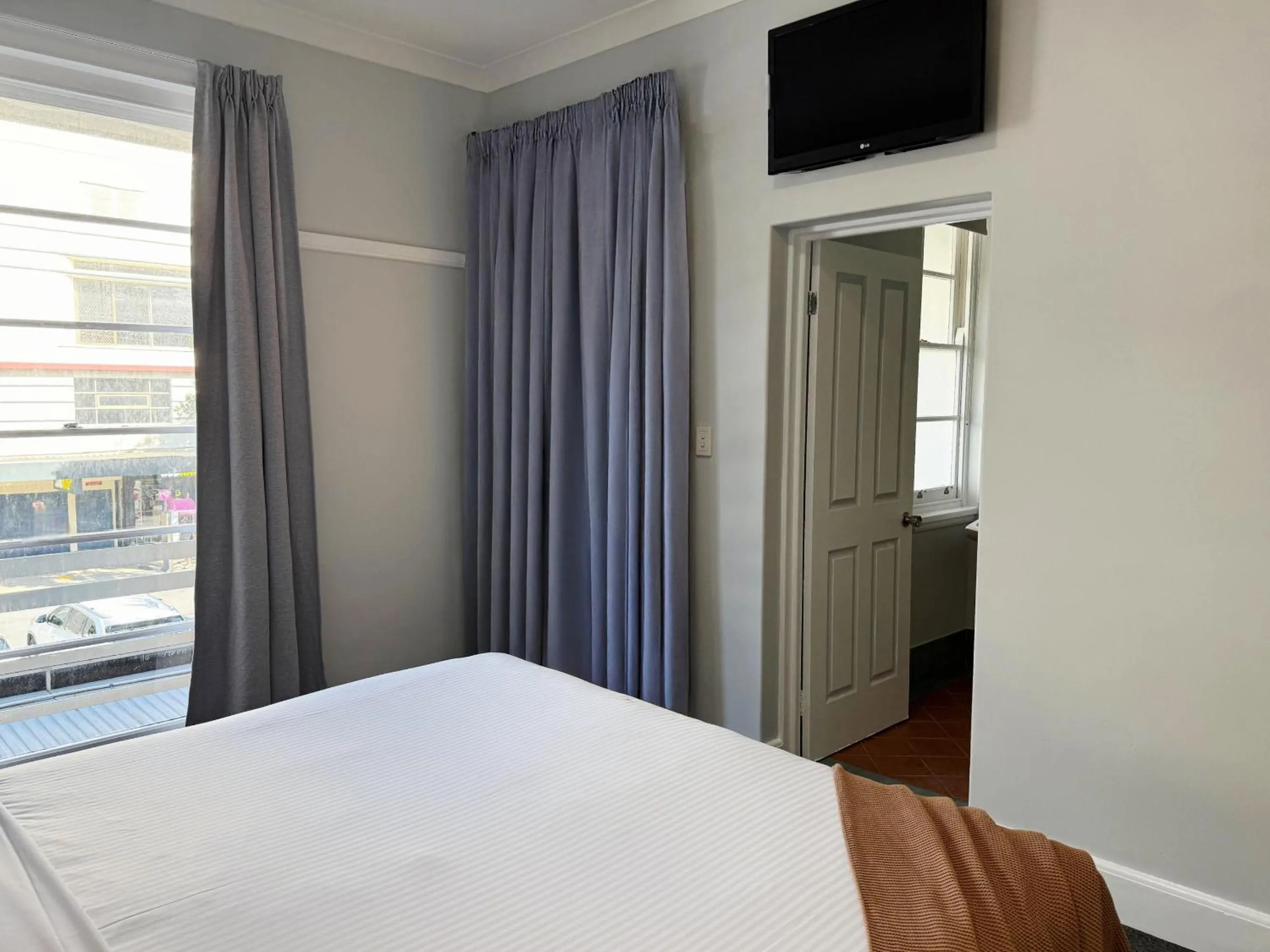 TV and multimedia, Bed in Port Macquarie Hotel