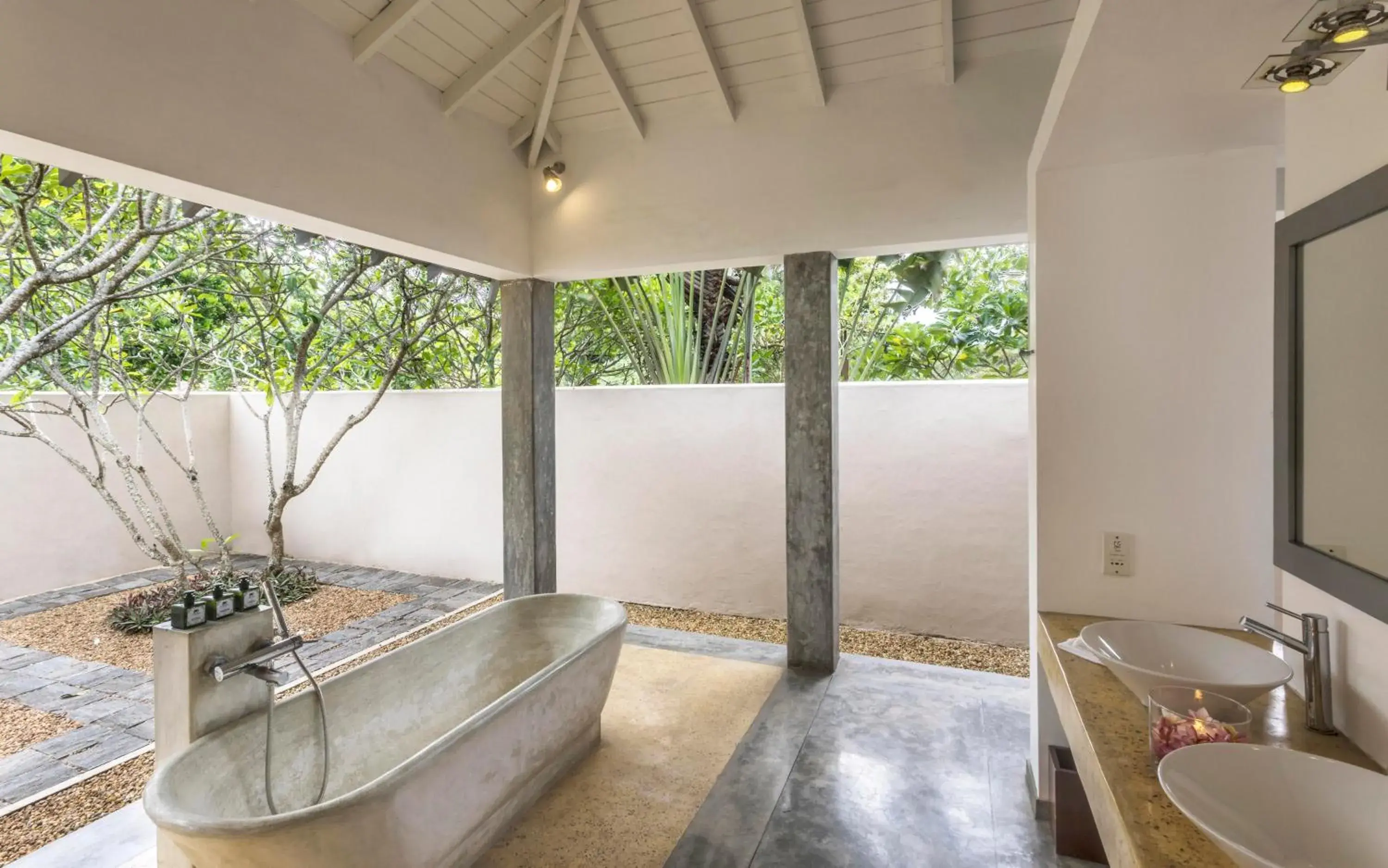 Bathroom in The Frangipani Tree by Edwards Collection - Thalpe Bathroom in The Frangipani Tree by Edwards Collection - Thalpe