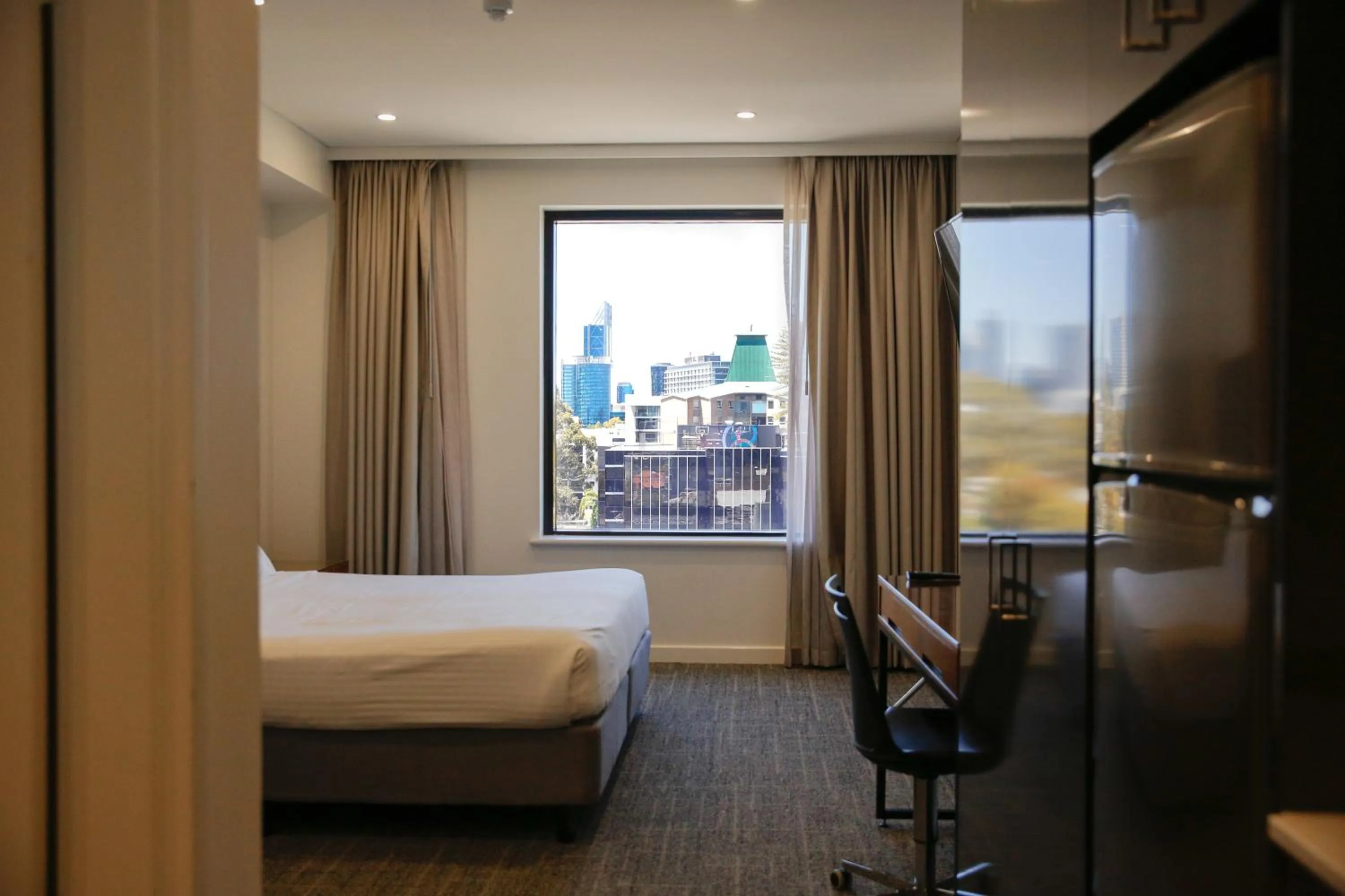 Shower, Bed in Quest Kings Park