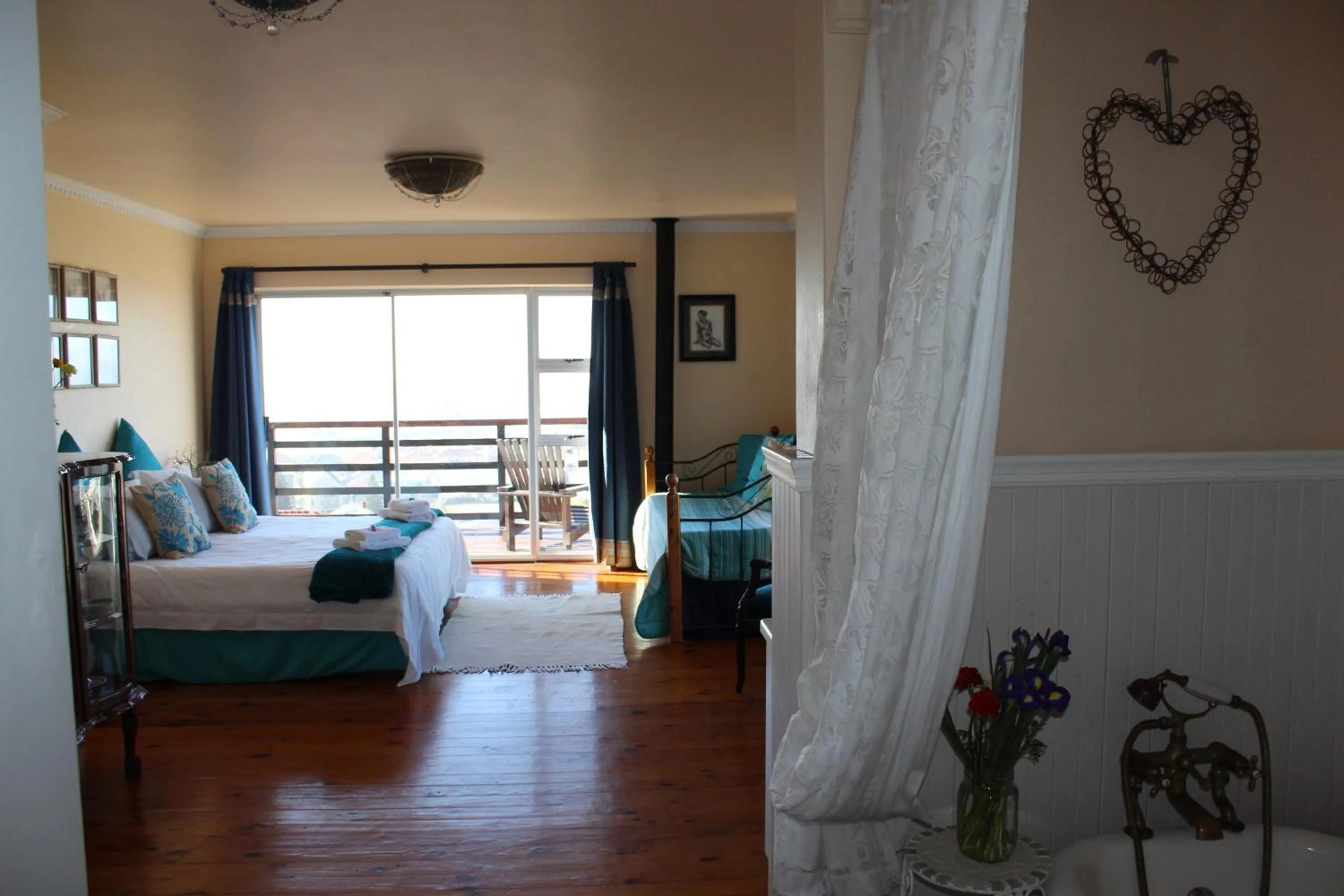 Photo of the whole room, Bed in Bluebottle Guesthouse